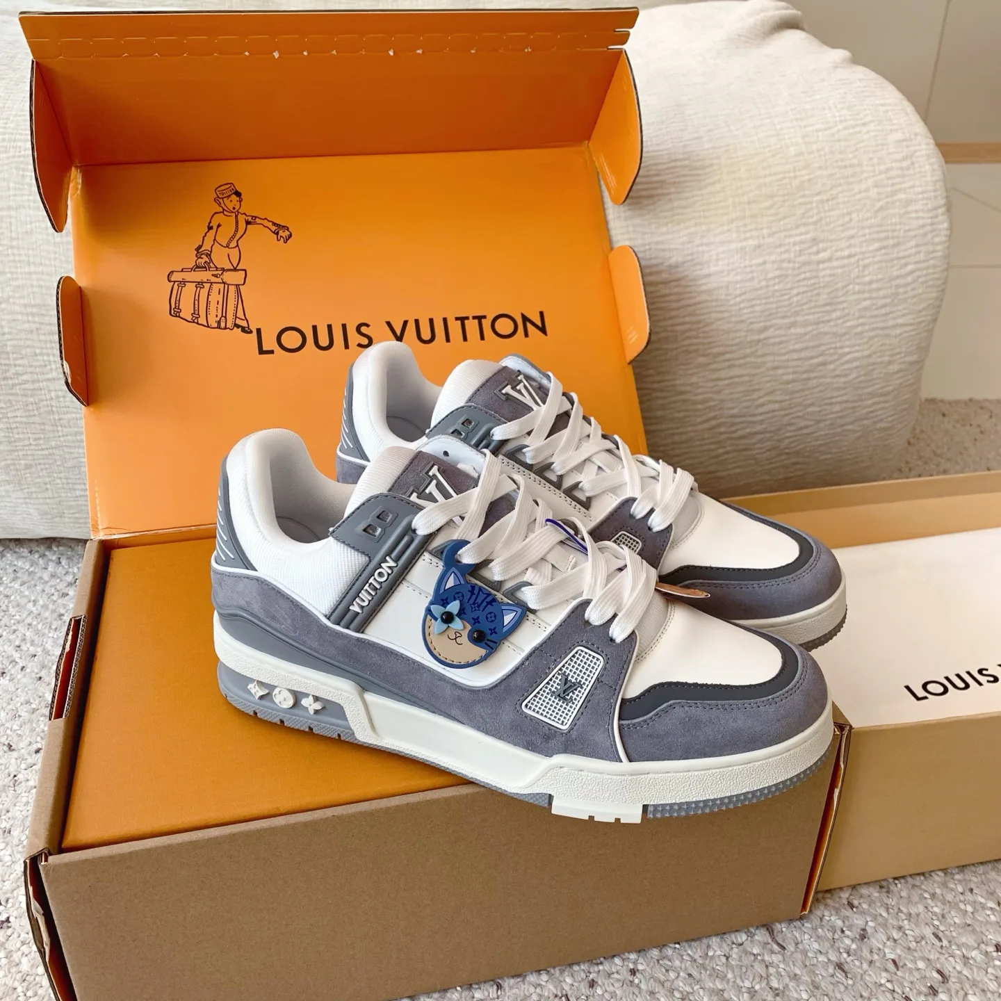Кроссовки Женские Louis Vuitton 18258360