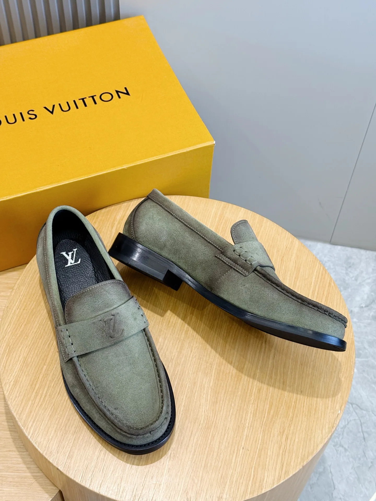 Лоферы И Туфли Мужские Louis Vuitton 18247428