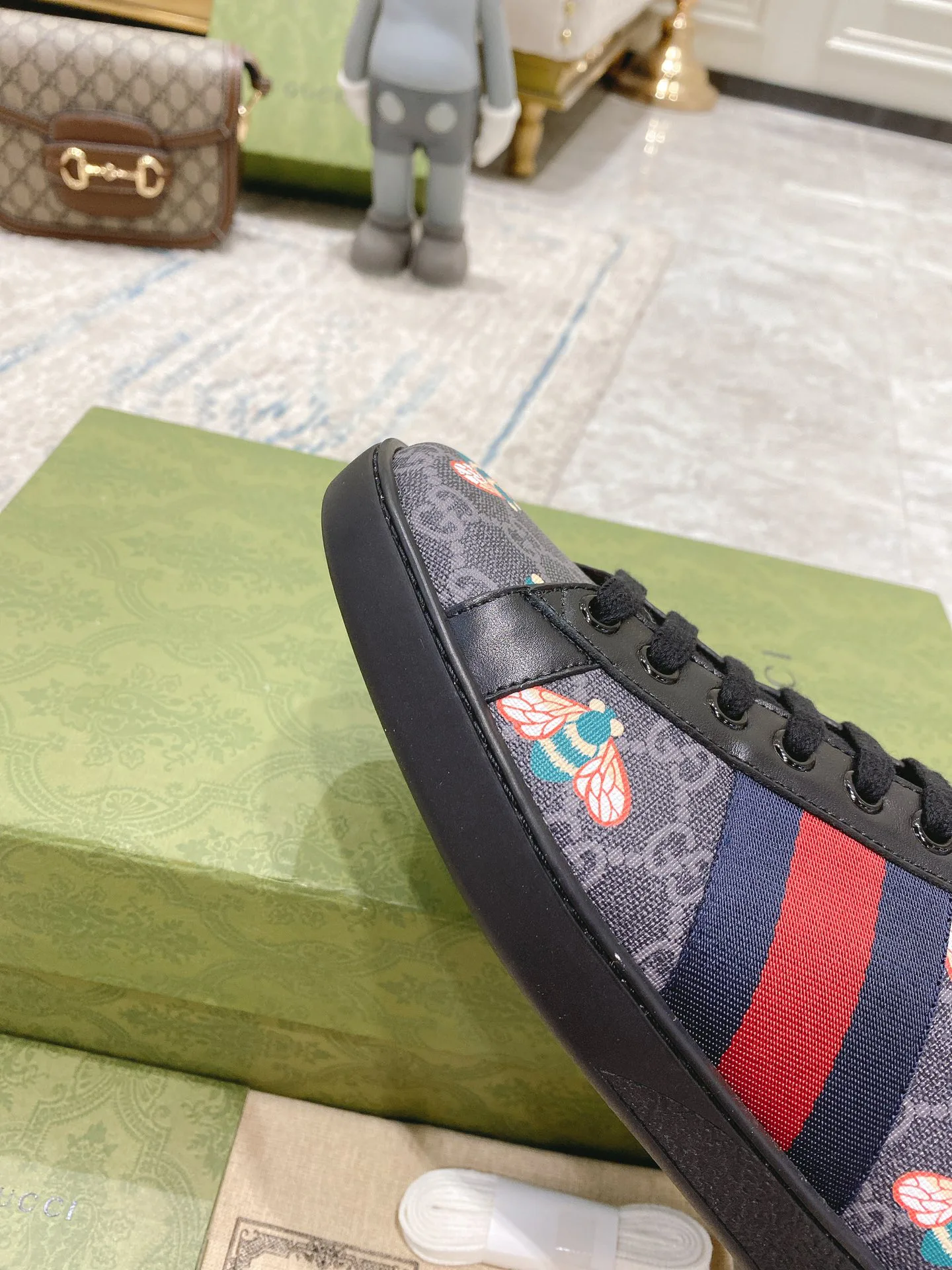 Кроссовки Женские Gucci 17620405