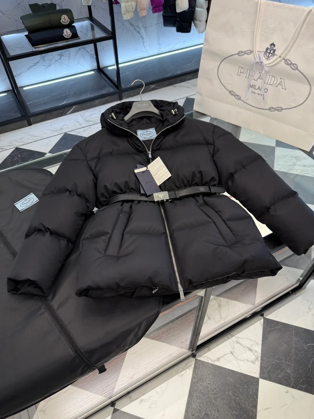 Куртки И Пуховики Женские Prada 17912482