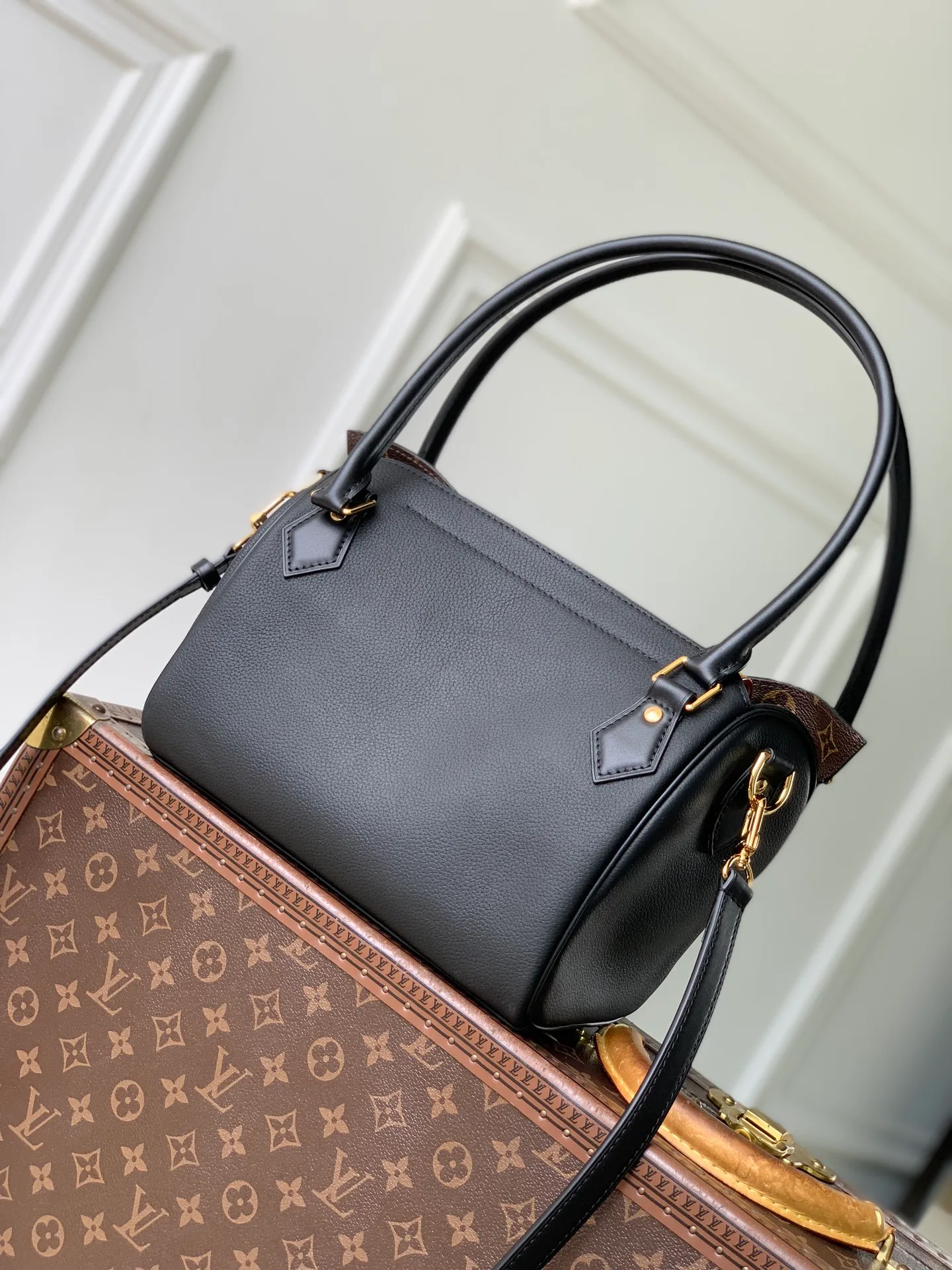 Классические Сумки Женские Louis Vuitton 18147525