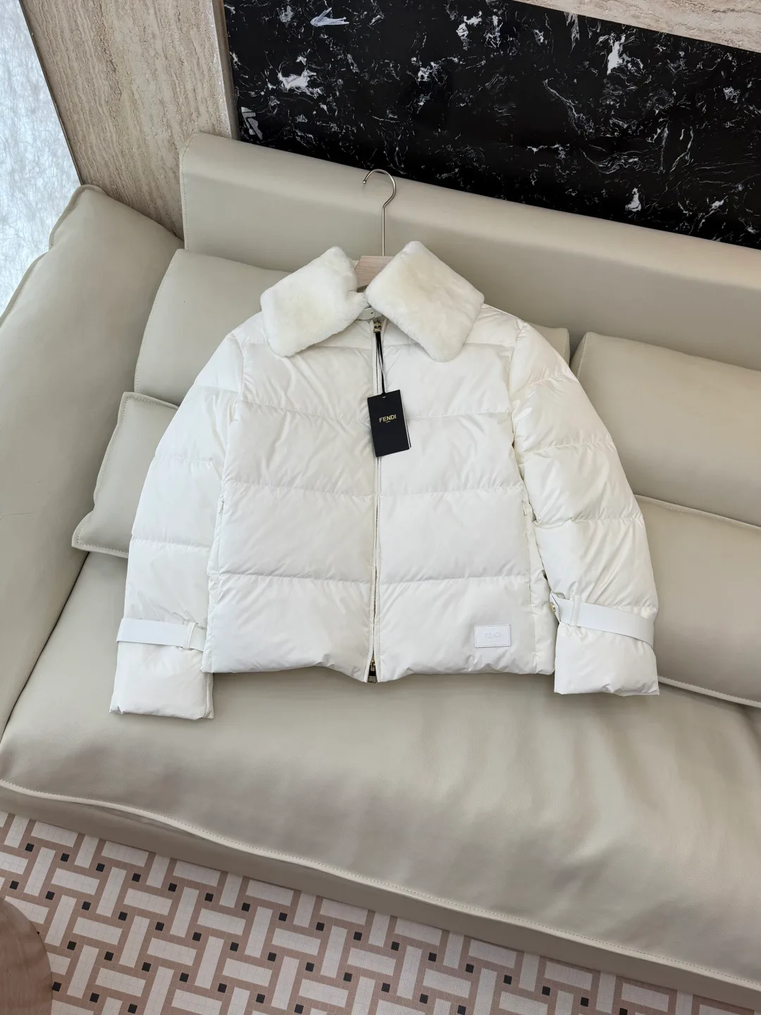 Куртки И Пуховики Женские Fendi 19572373