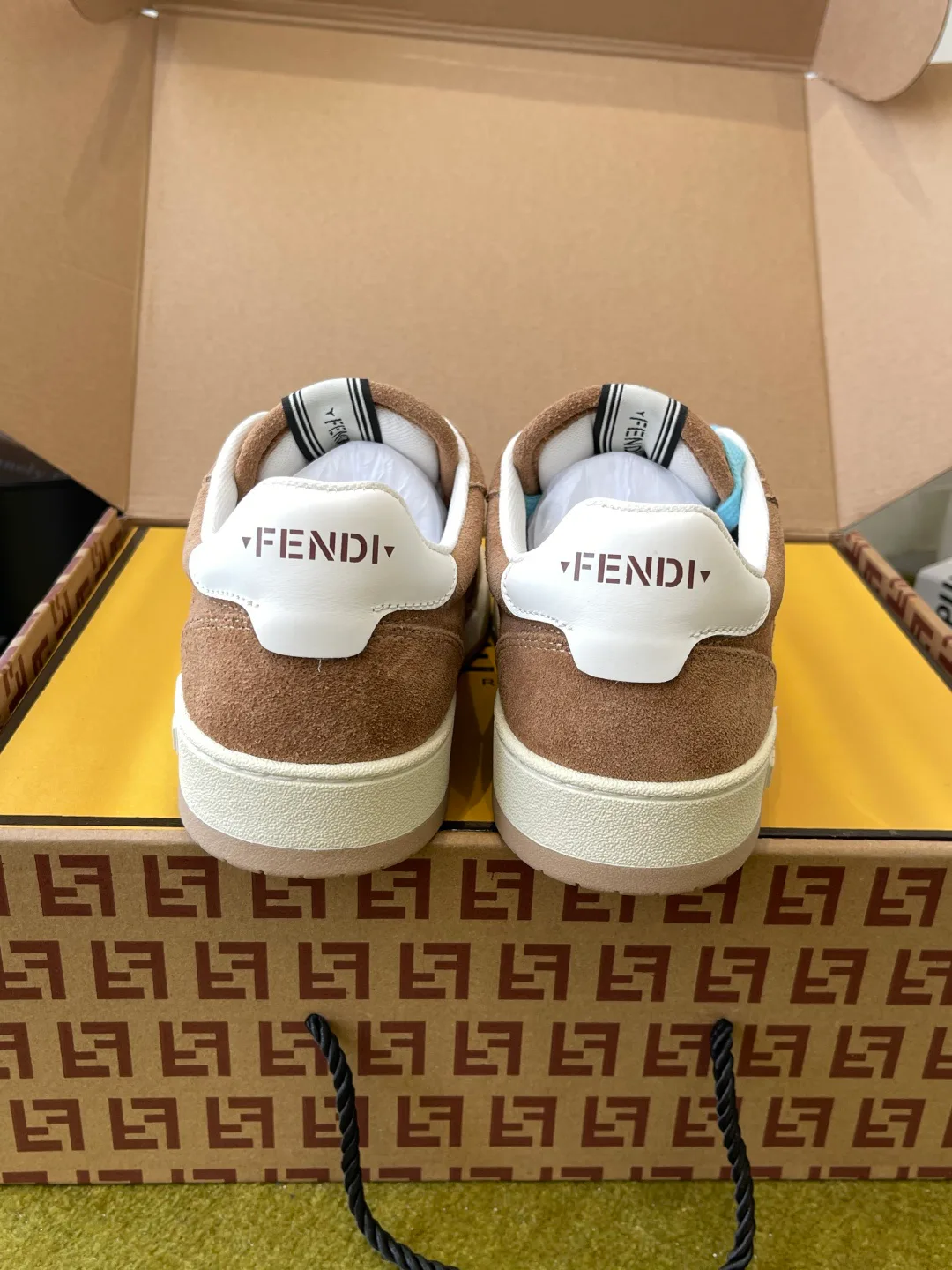 Кроссовки Женские Fendi 18737573