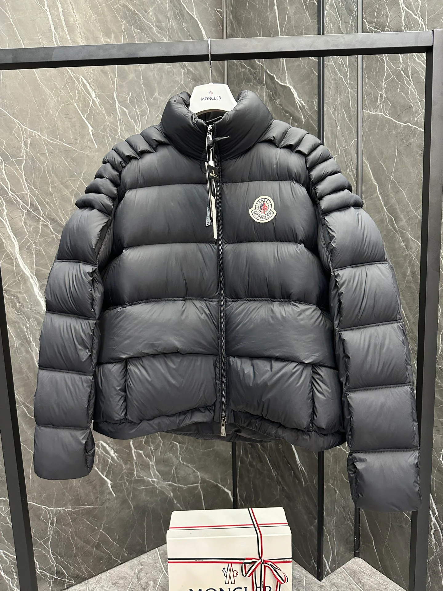 Куртки И Пуховики Женские Moncler 18130168