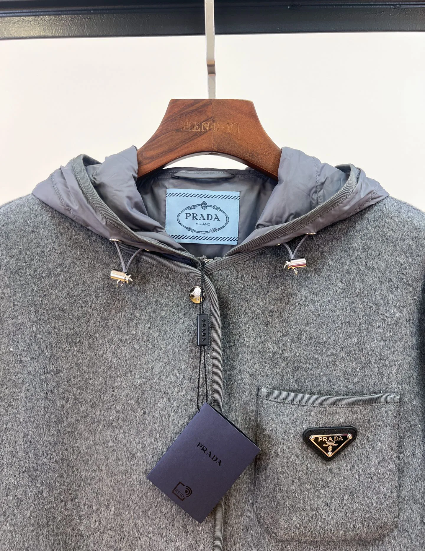 Куртки И Пуховики Женские Prada 18228725