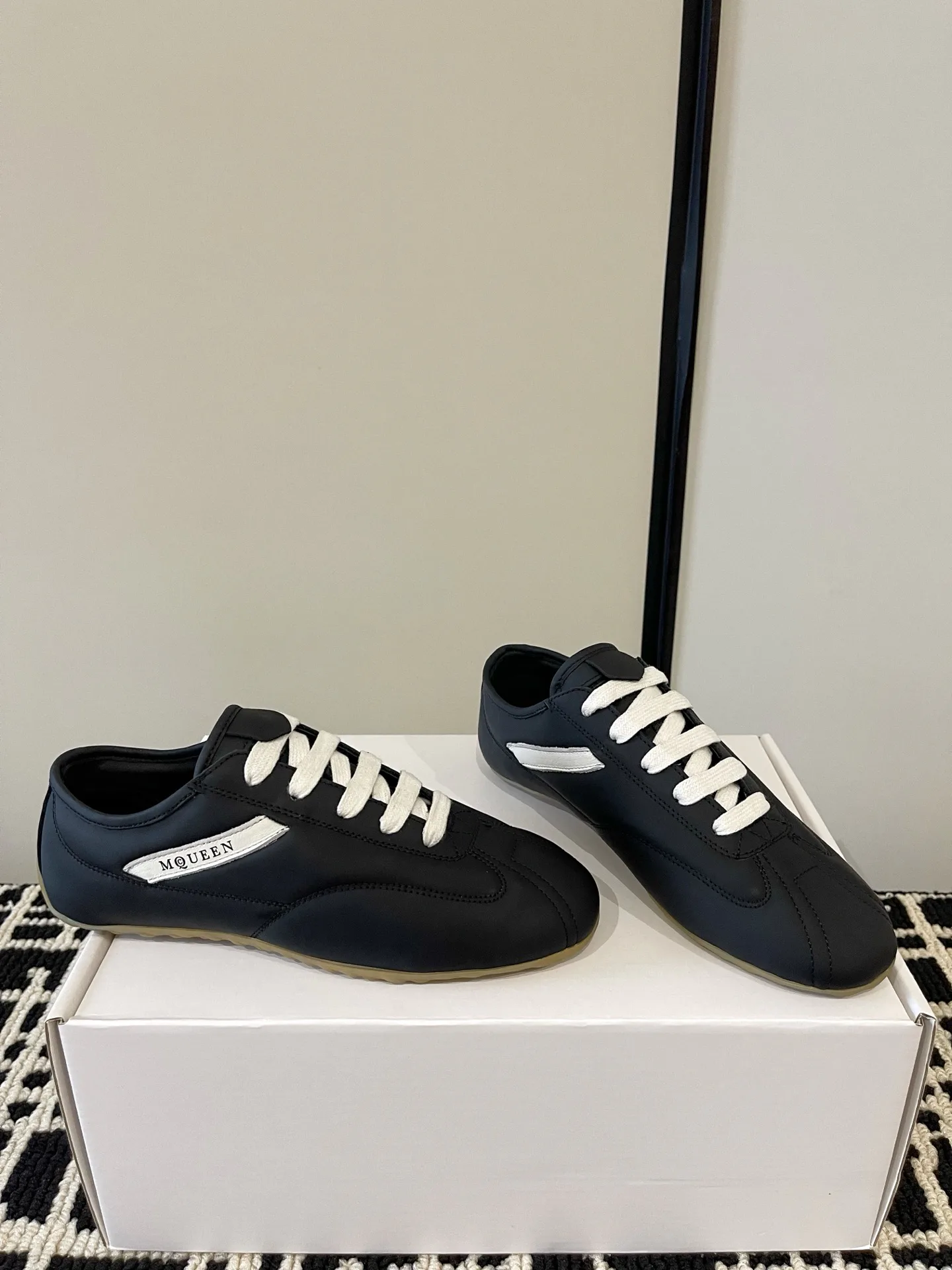 Кроссовки Женские Alexander Mcqueen 18386235
