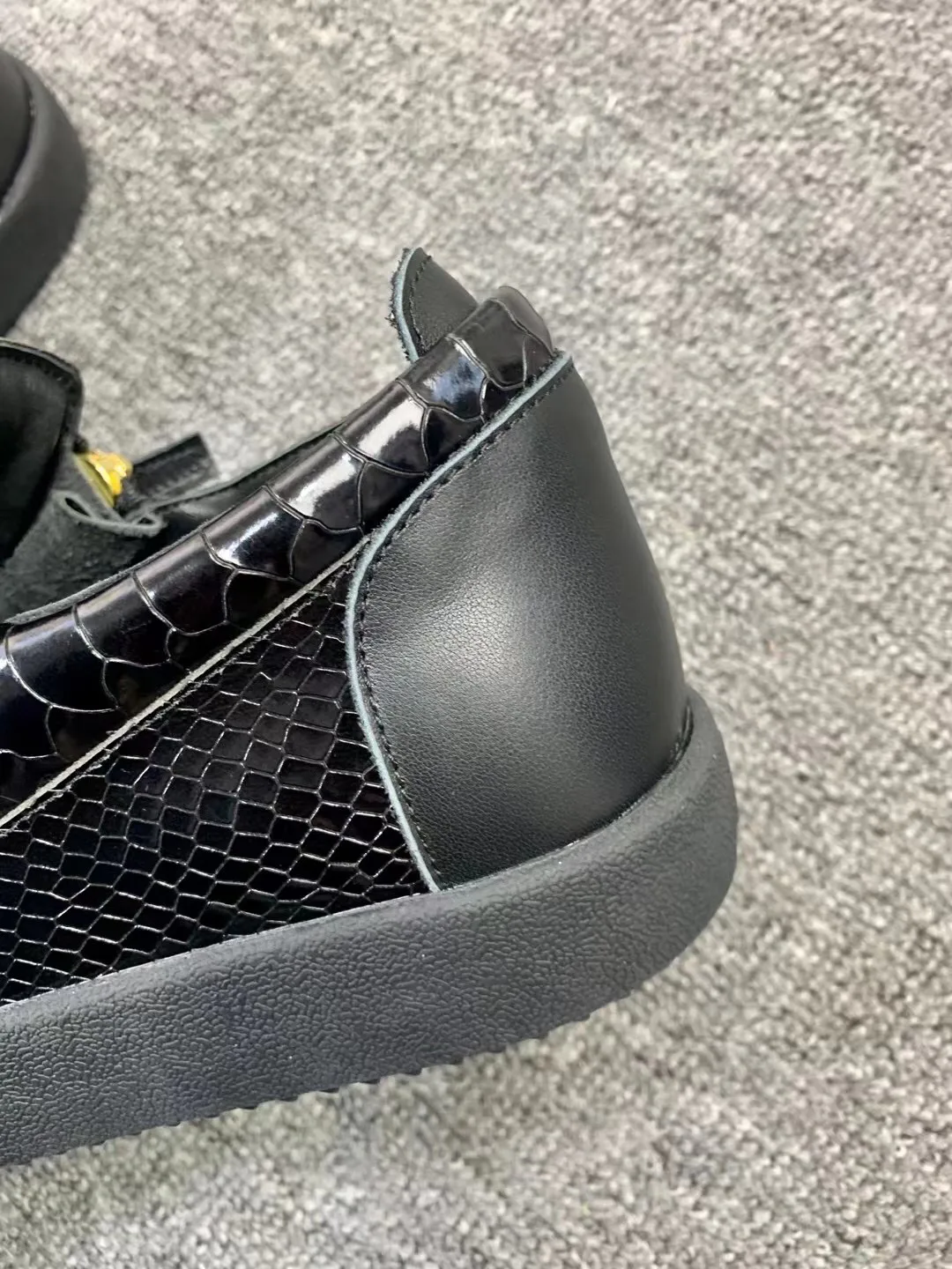 Кроссовки Женские Giuseppe Zanotti 17955596