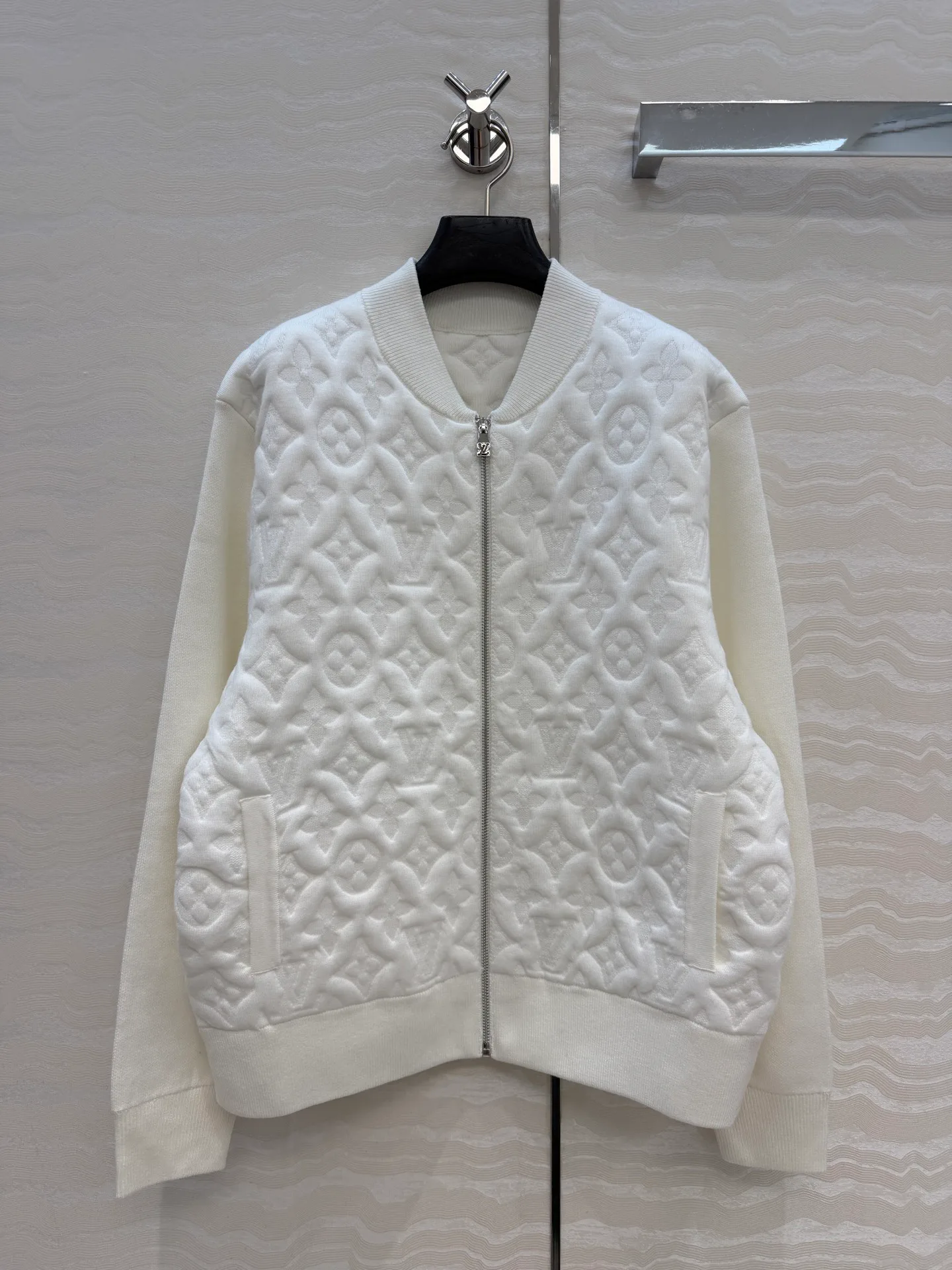 Куртки И Пуховики Женские Louis Vuitton 18439433