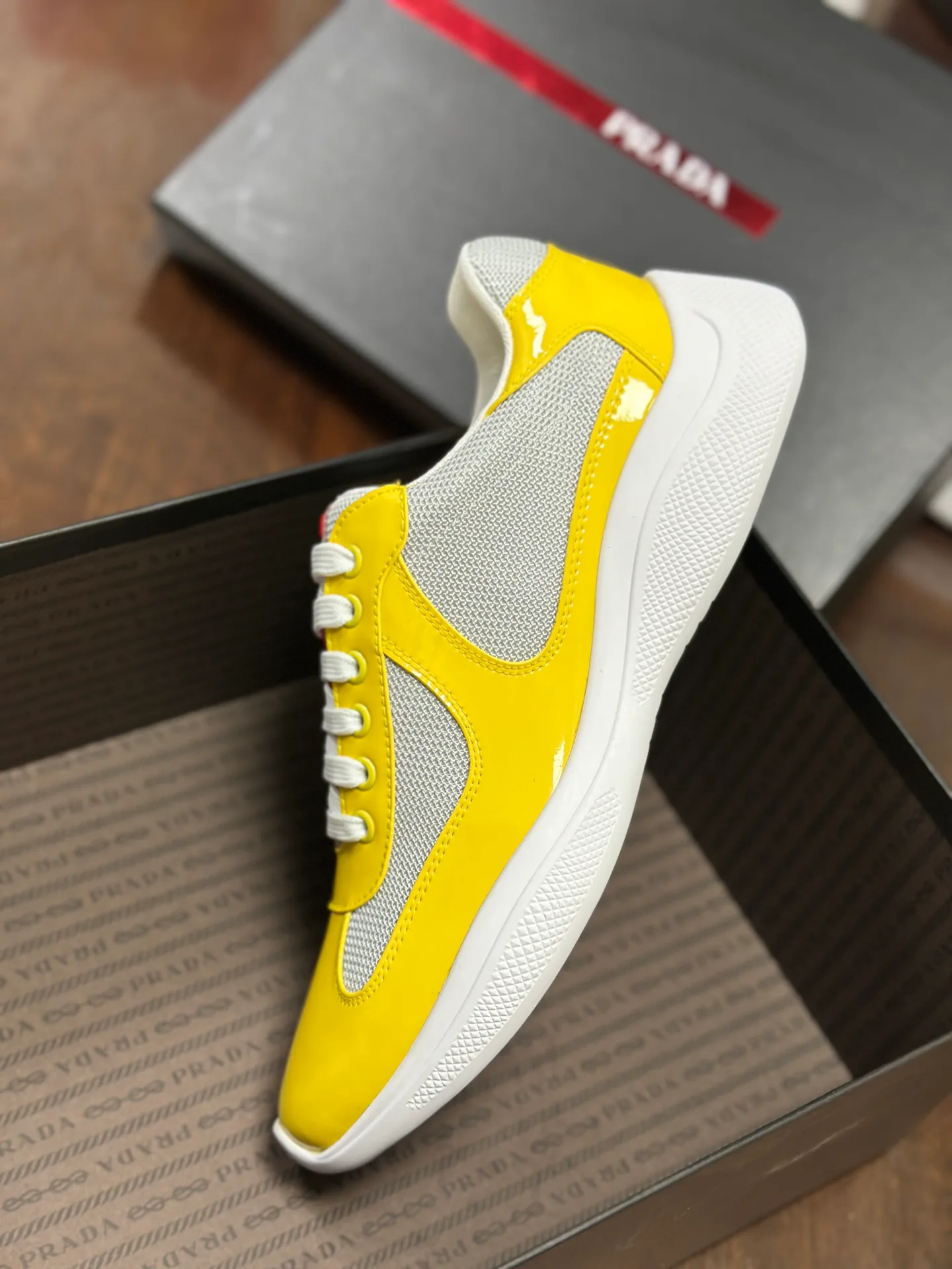 Кроссовки Женские Prada 18262250
