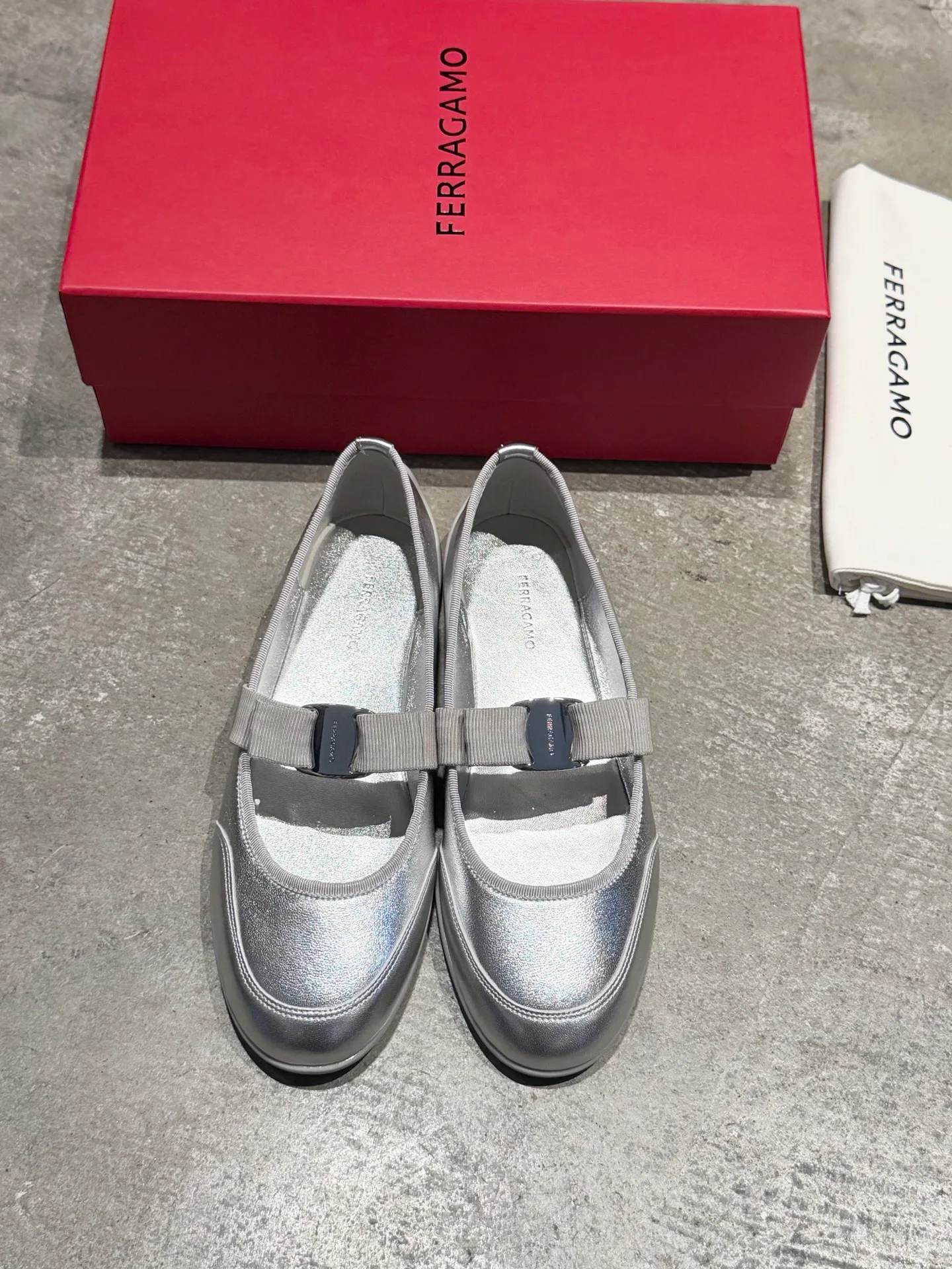 Балетки Женские Salvatore Ferragamo 18340755