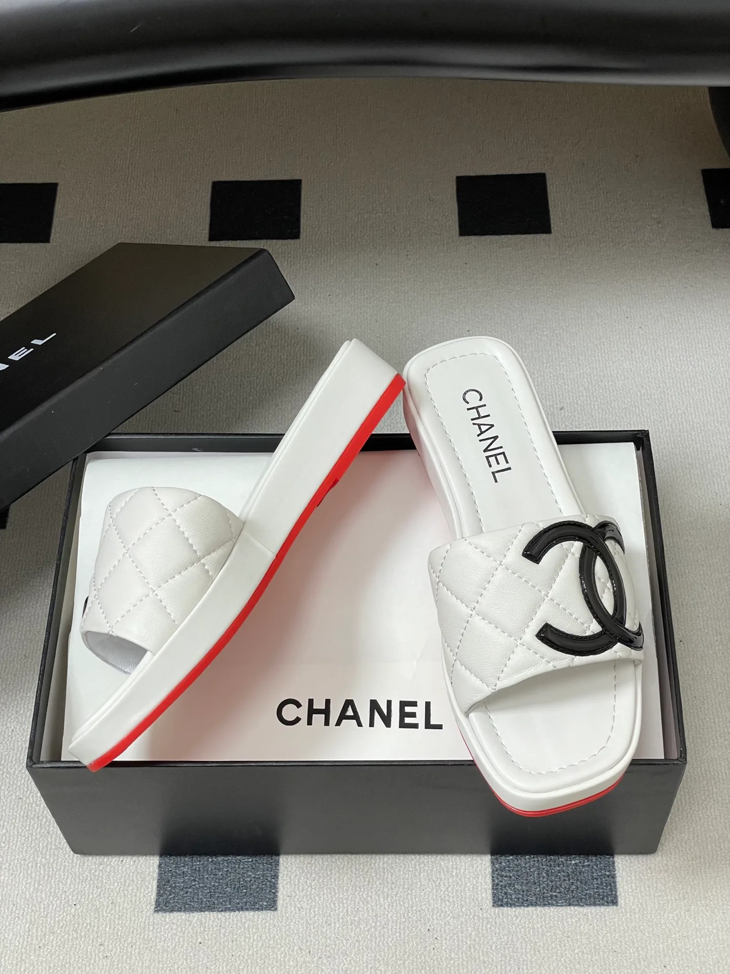 Шлепанцы Женские Chanel 11219913