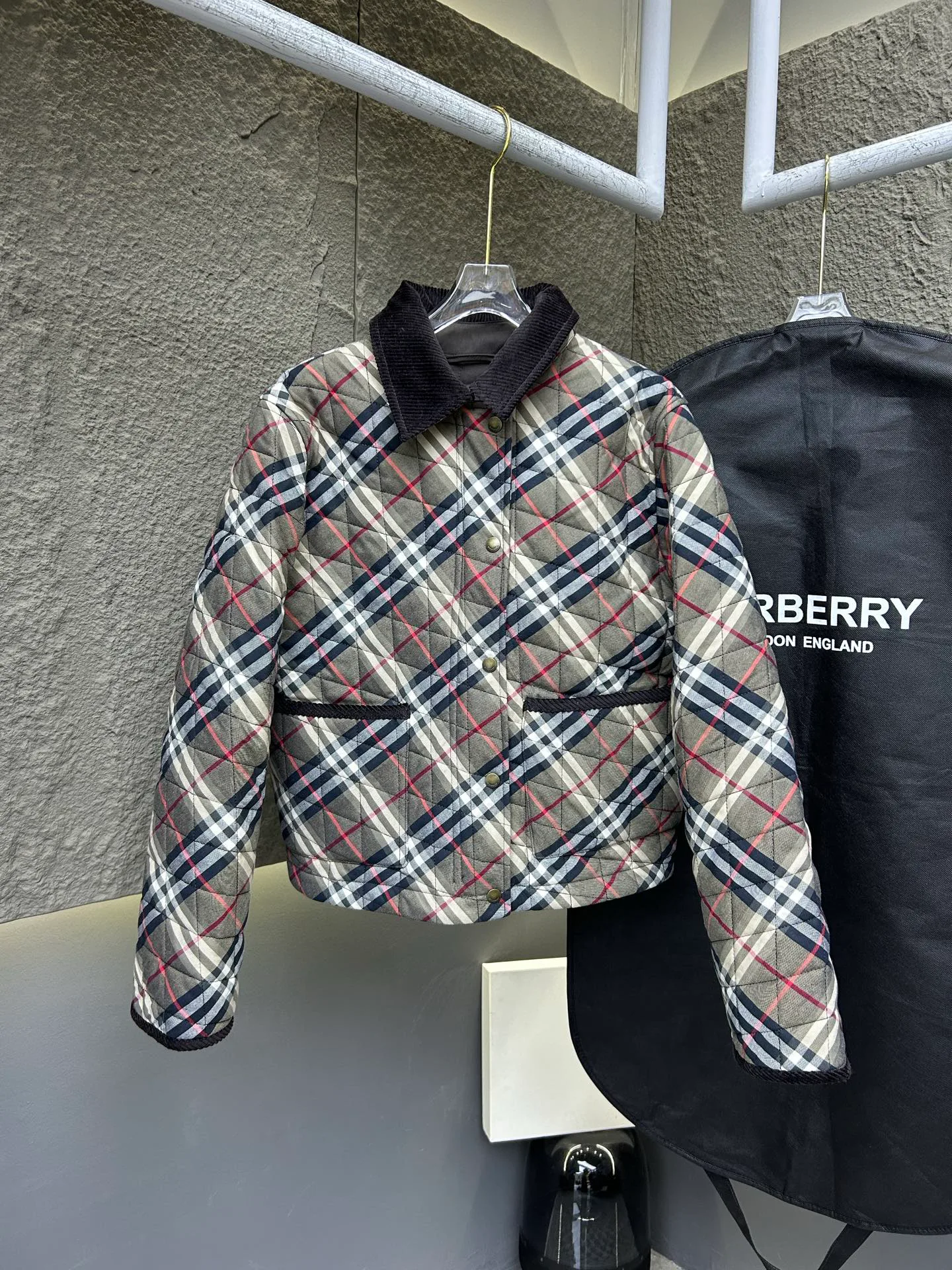 Куртки И Пуховики Женские Burberry 285074