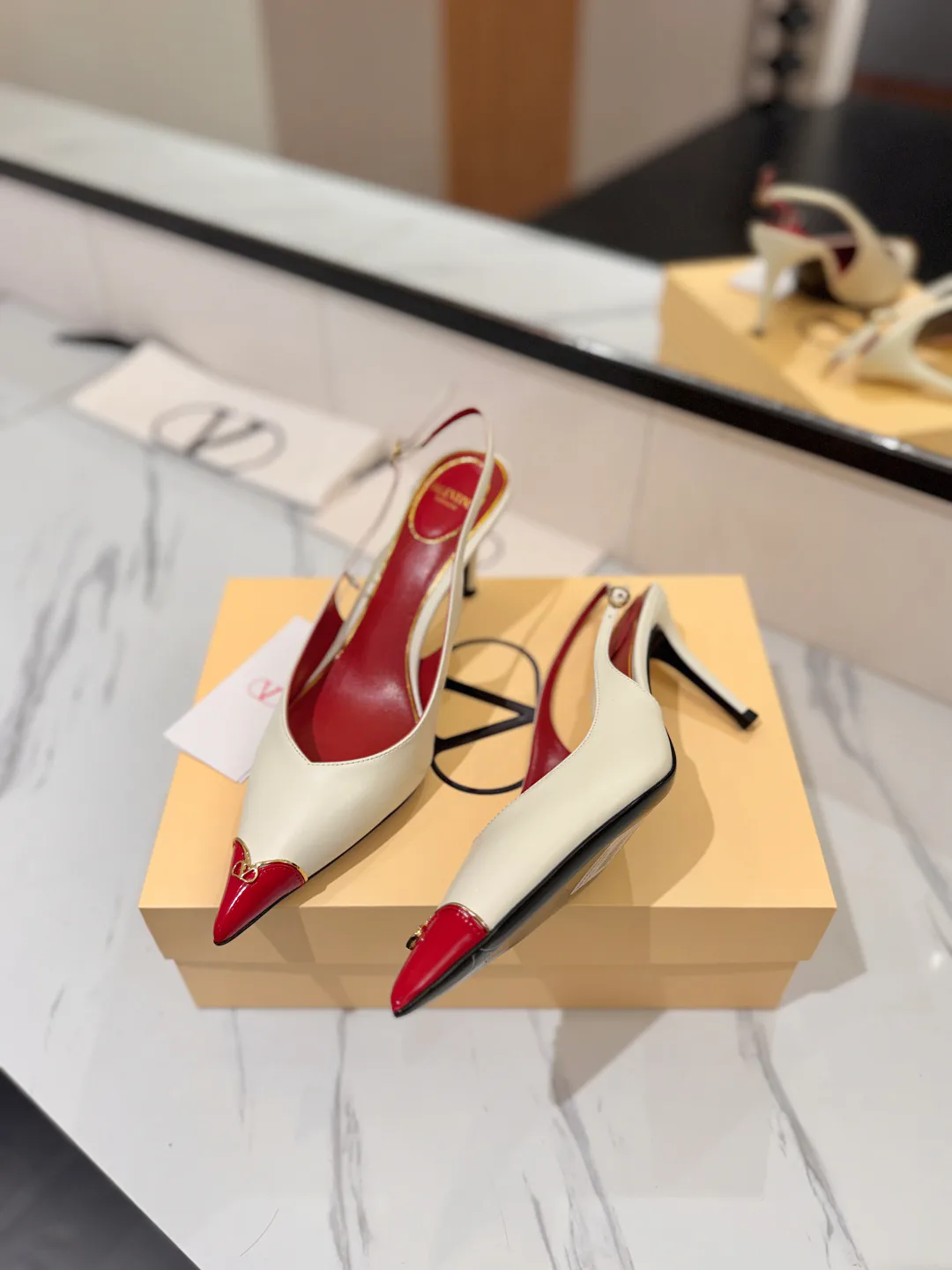 Босоножки Женские Valentino 18134958