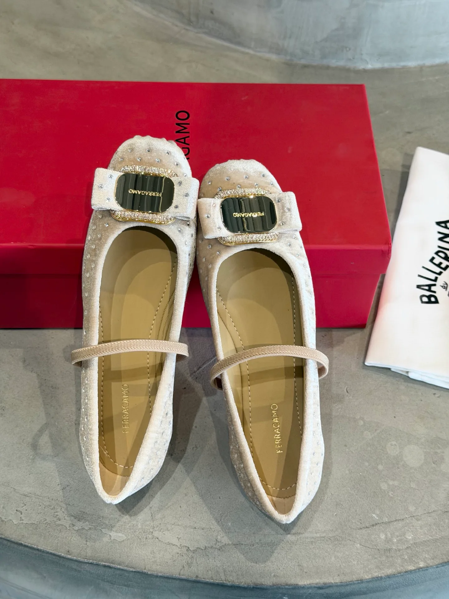 Балетки Женские Salvatore Ferragamo 11675400