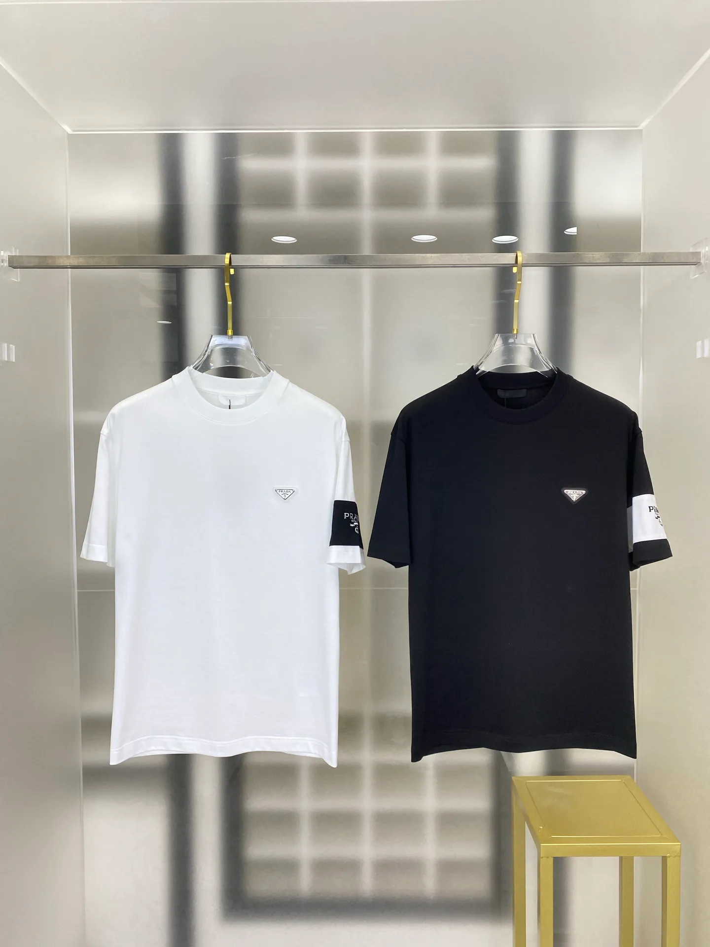 Футболки Женские Prada 1749788