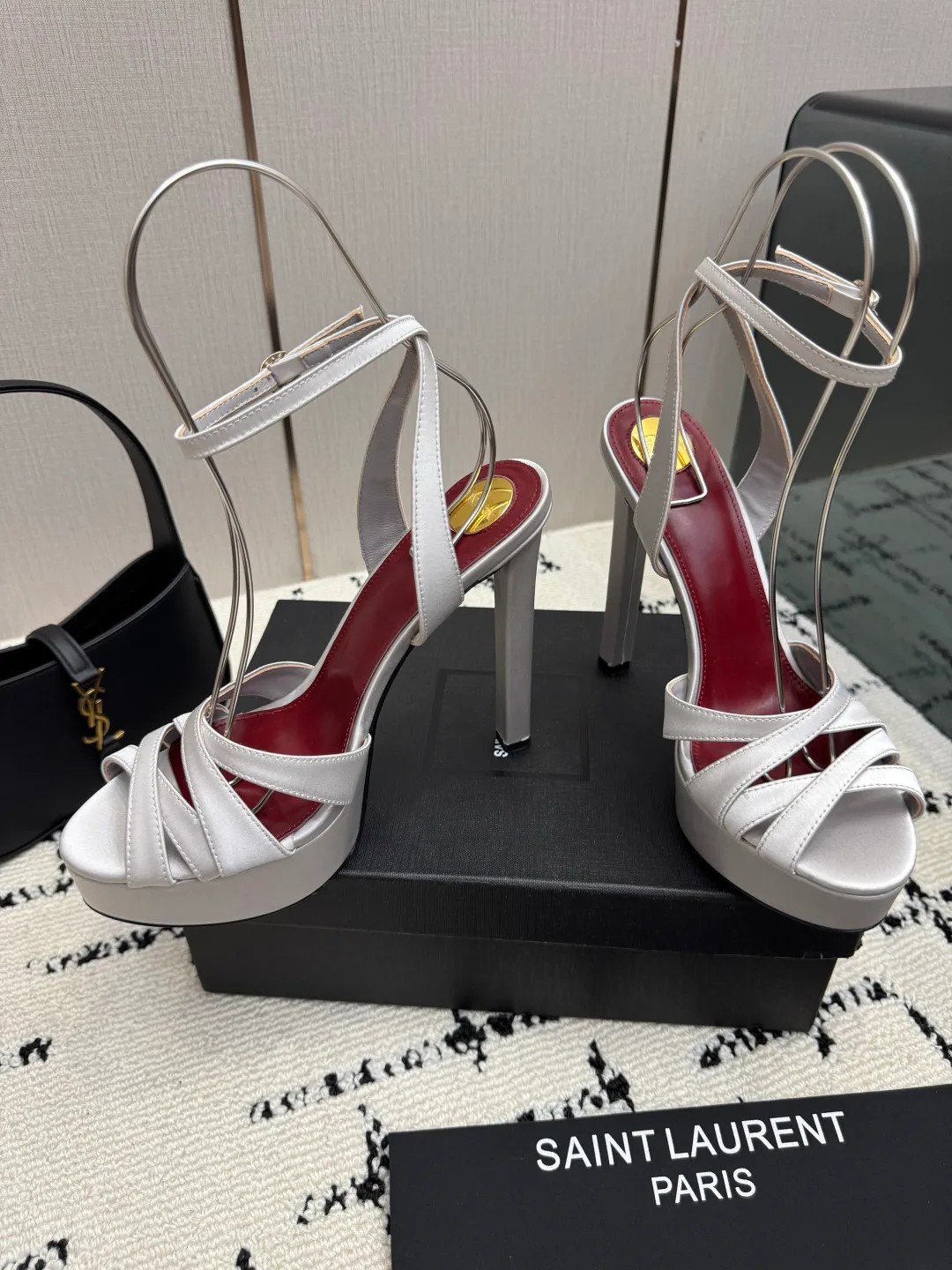 Босоножки Женские Saint Laurent 18049026
