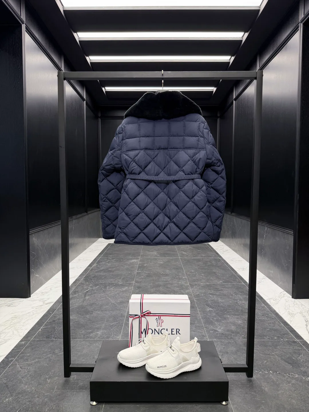 Куртки И Пуховики Женские Moncler 18111371