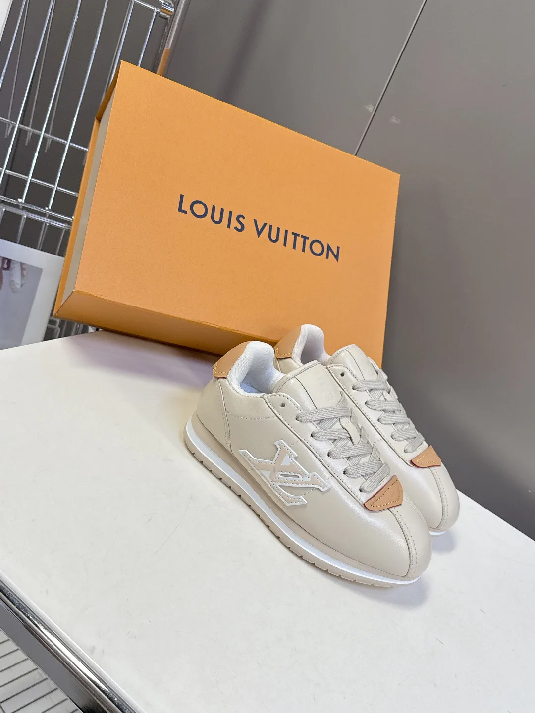 Кроссовки Женские Louis Vuitton 18005441
