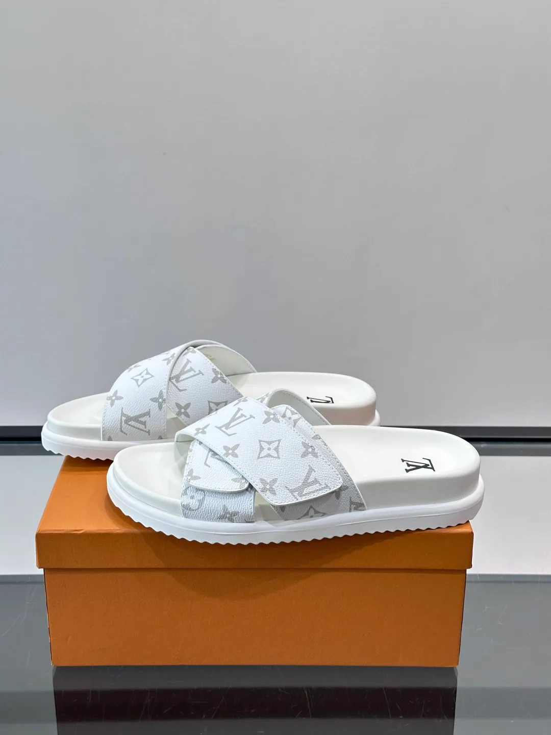 Шлепанцы Мужские Louis Vuitton 13353089