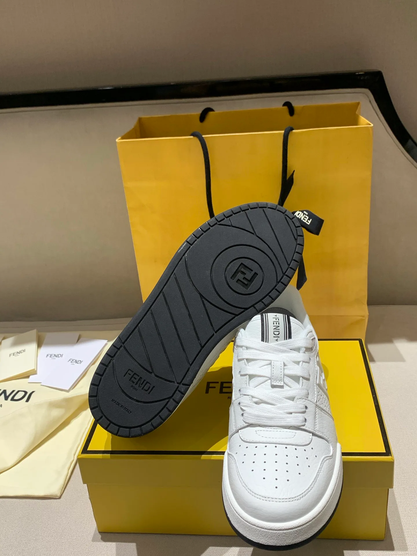 Кроссовки Женские Fendi 18228115