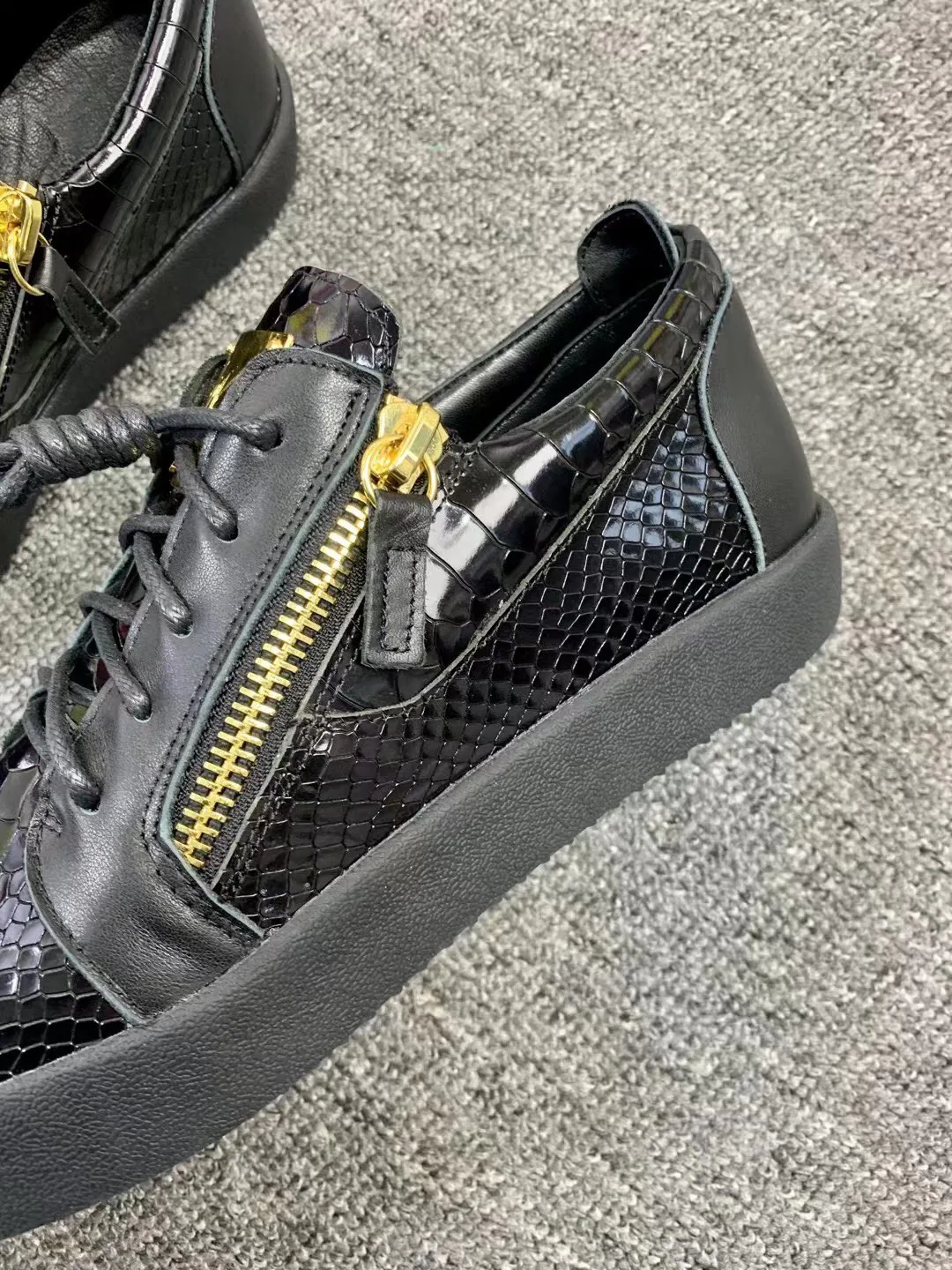 Кроссовки Женские Giuseppe Zanotti 17955596