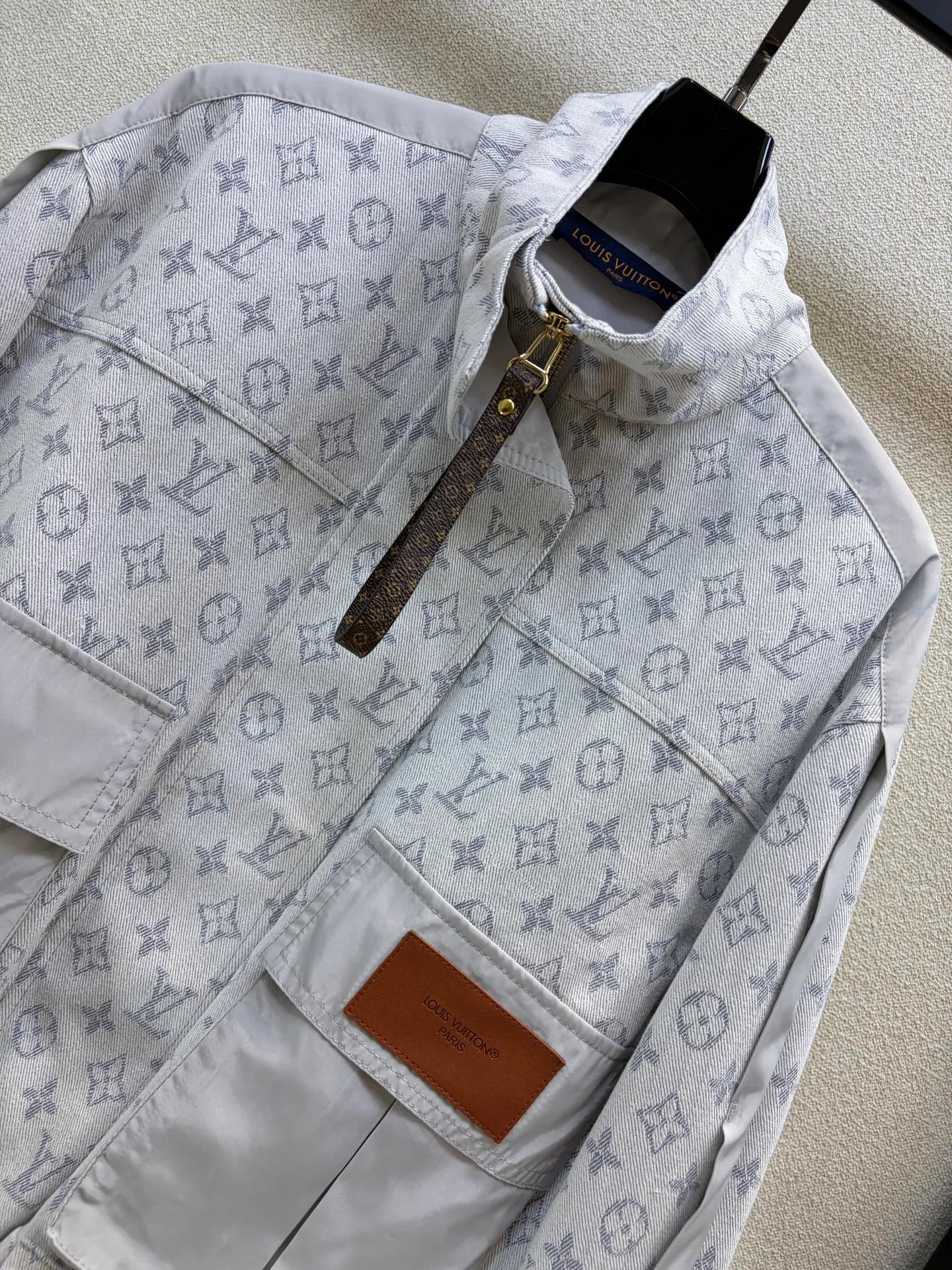 Куртки И Пуховики Женские Louis Vuitton 18408055
