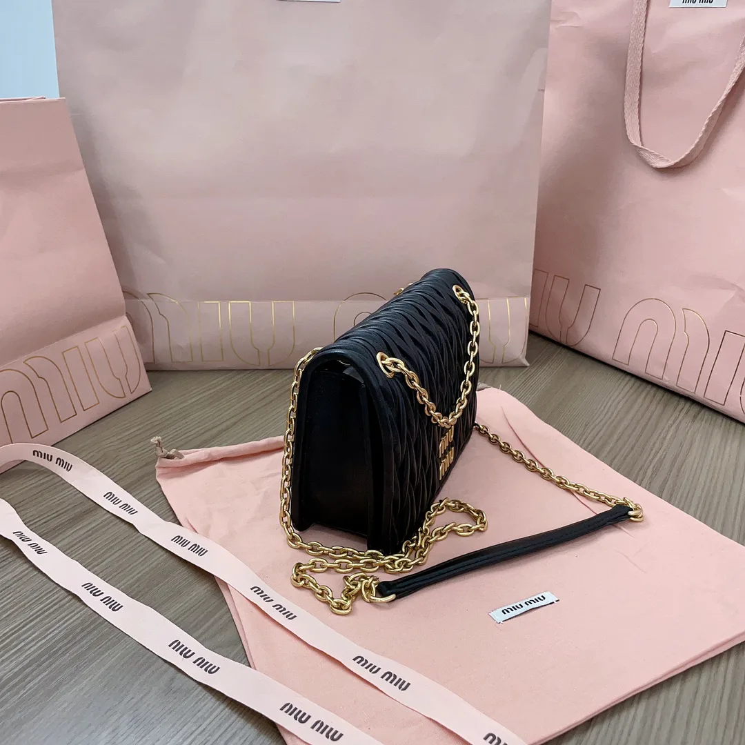 Классические Сумки Женские Prada 11872264