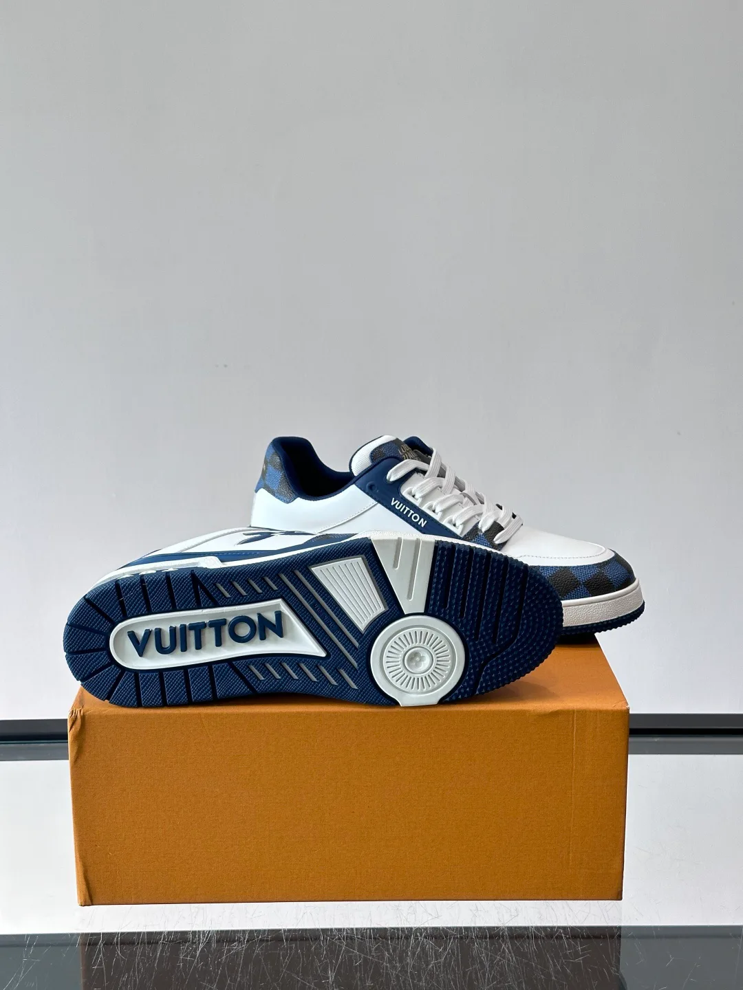 Кроссовки Мужские Louis Vuitton 13330533