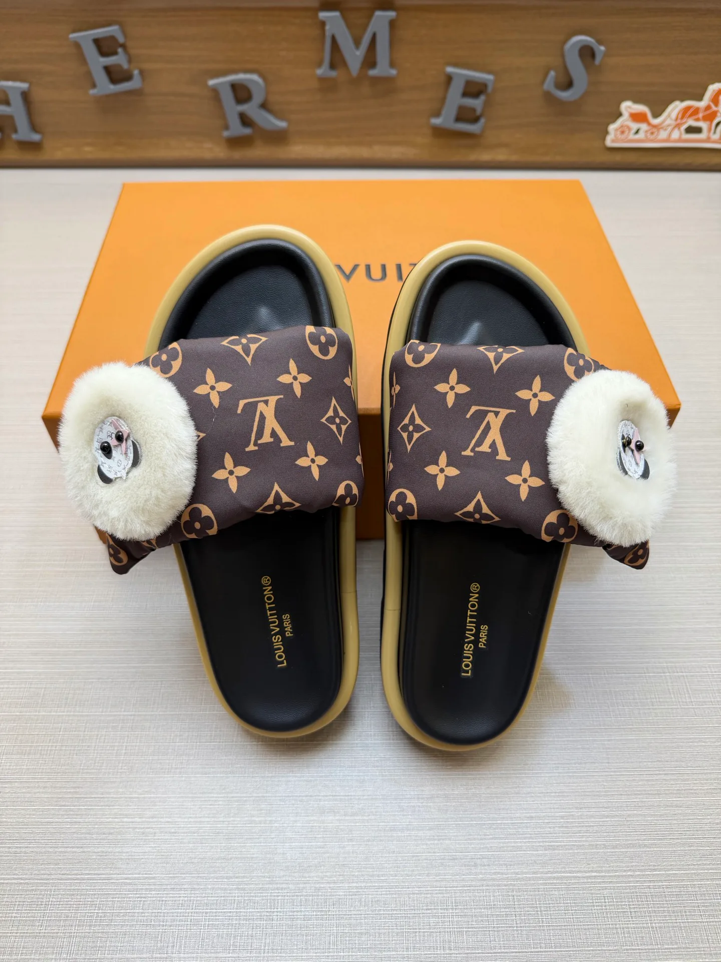 Шлепанцы Женские Louis Vuitton 18011817