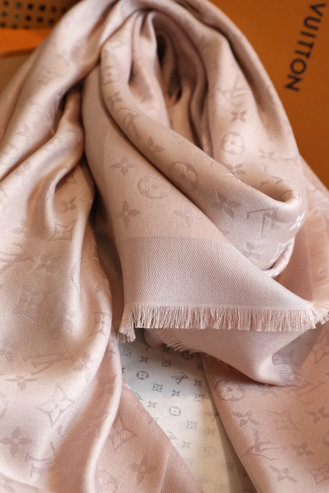 Шарфы Louis Vuitton 370687