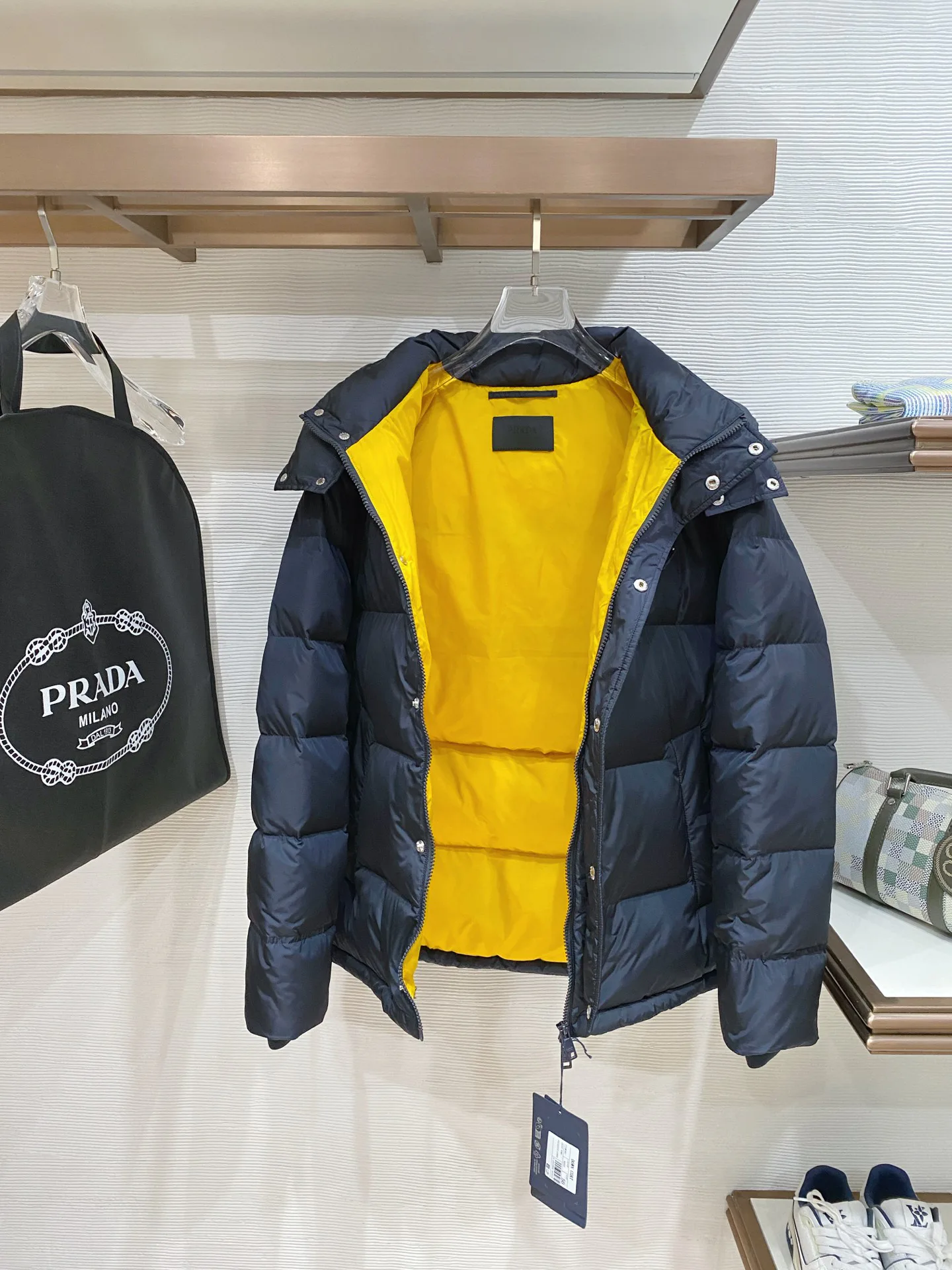 Куртки И Пуховики Мужские Prada 17930666