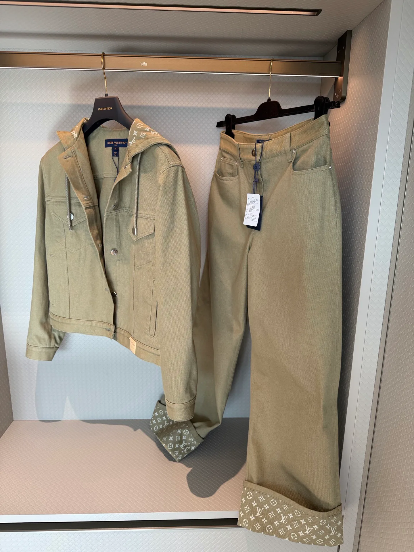 Куртки И Пуховики Женские Louis Vuitton 17094451