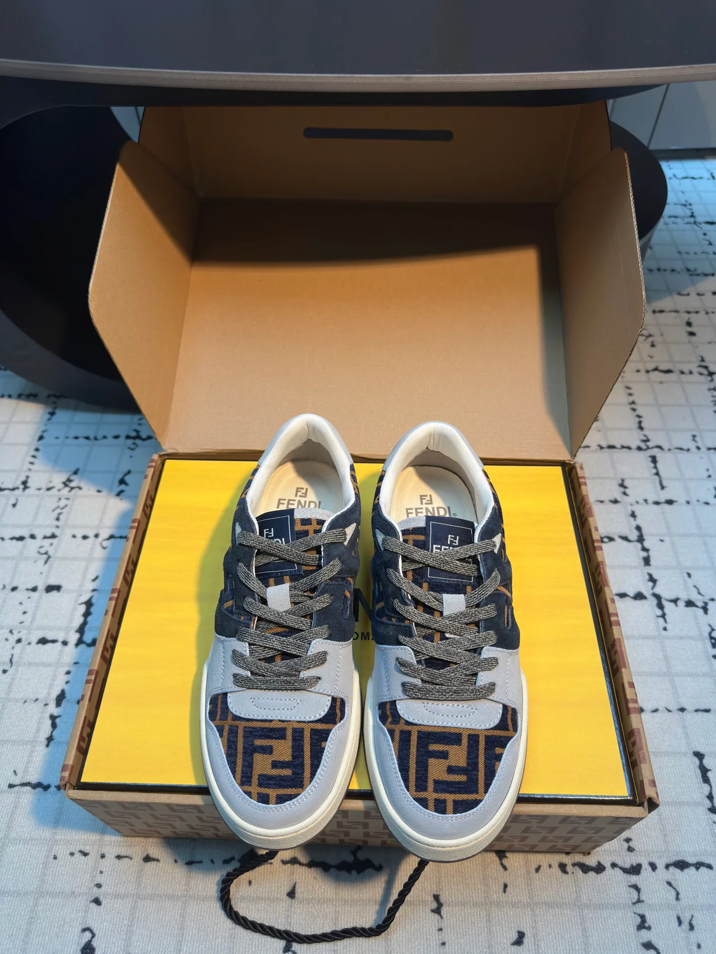 Кроссовки Женские Fendi 22203