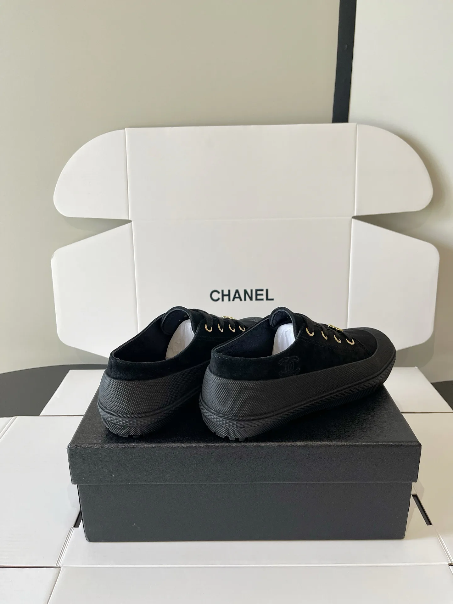 Кроссовки Женские Chanel 18437965