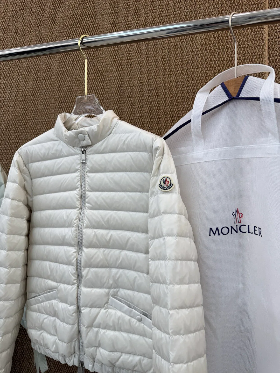 Куртки И Пуховики Женские Moncler 19636093