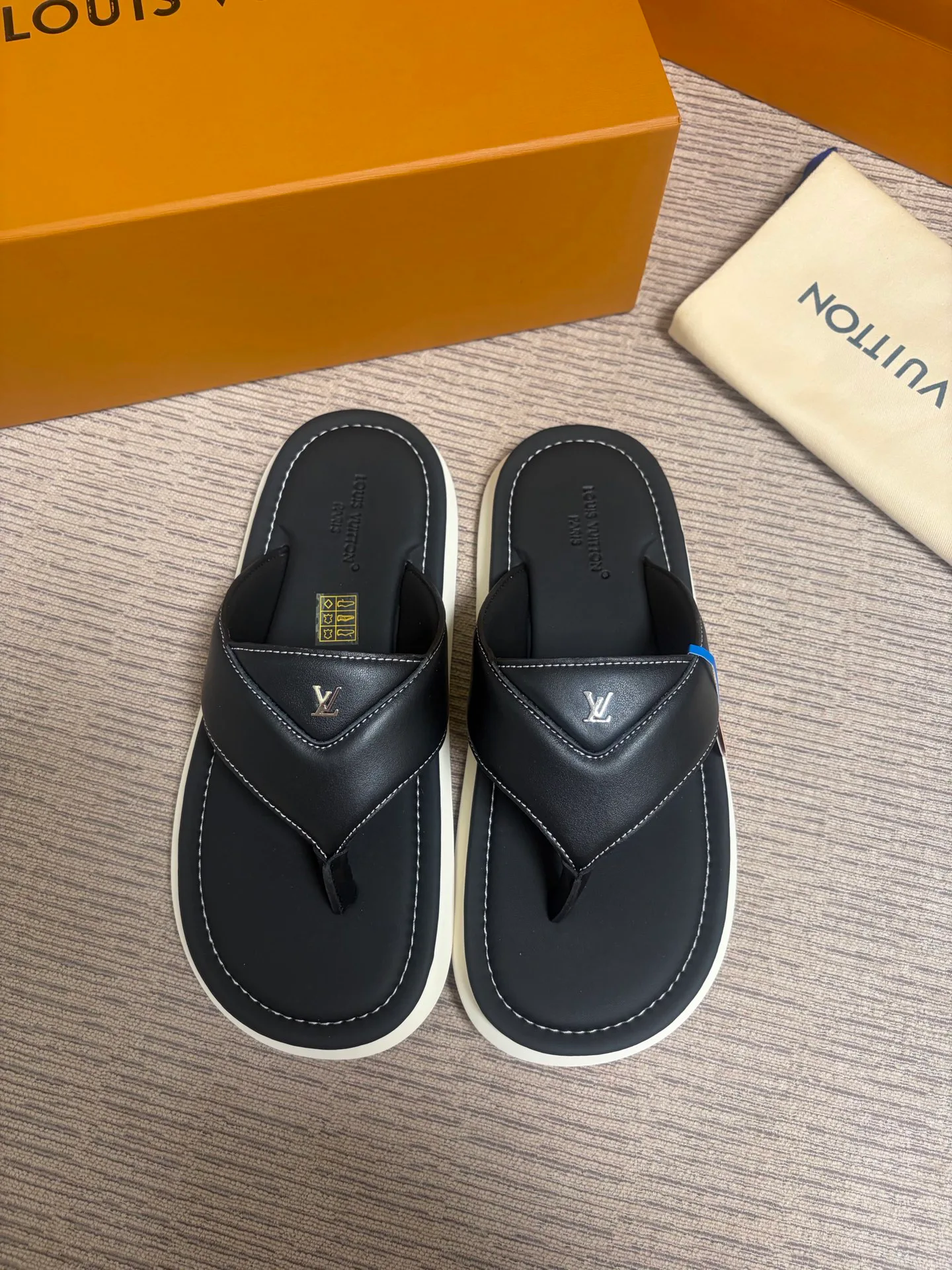 Шлепанцы Мужские Louis Vuitton 17530571