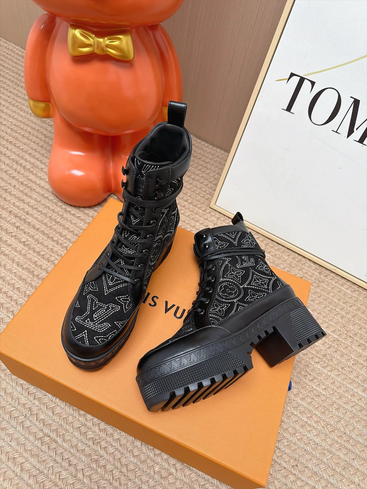 Ботинки Женские Louis Vuitton 18239720