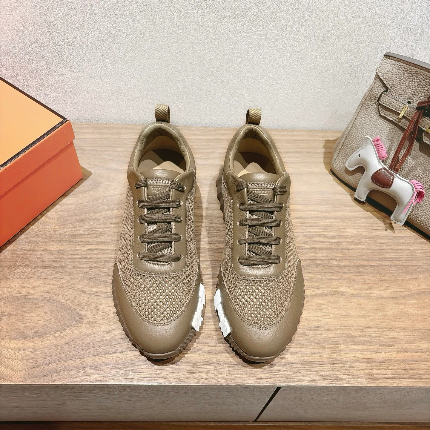 Кроссовки Женские Hermes 9915117