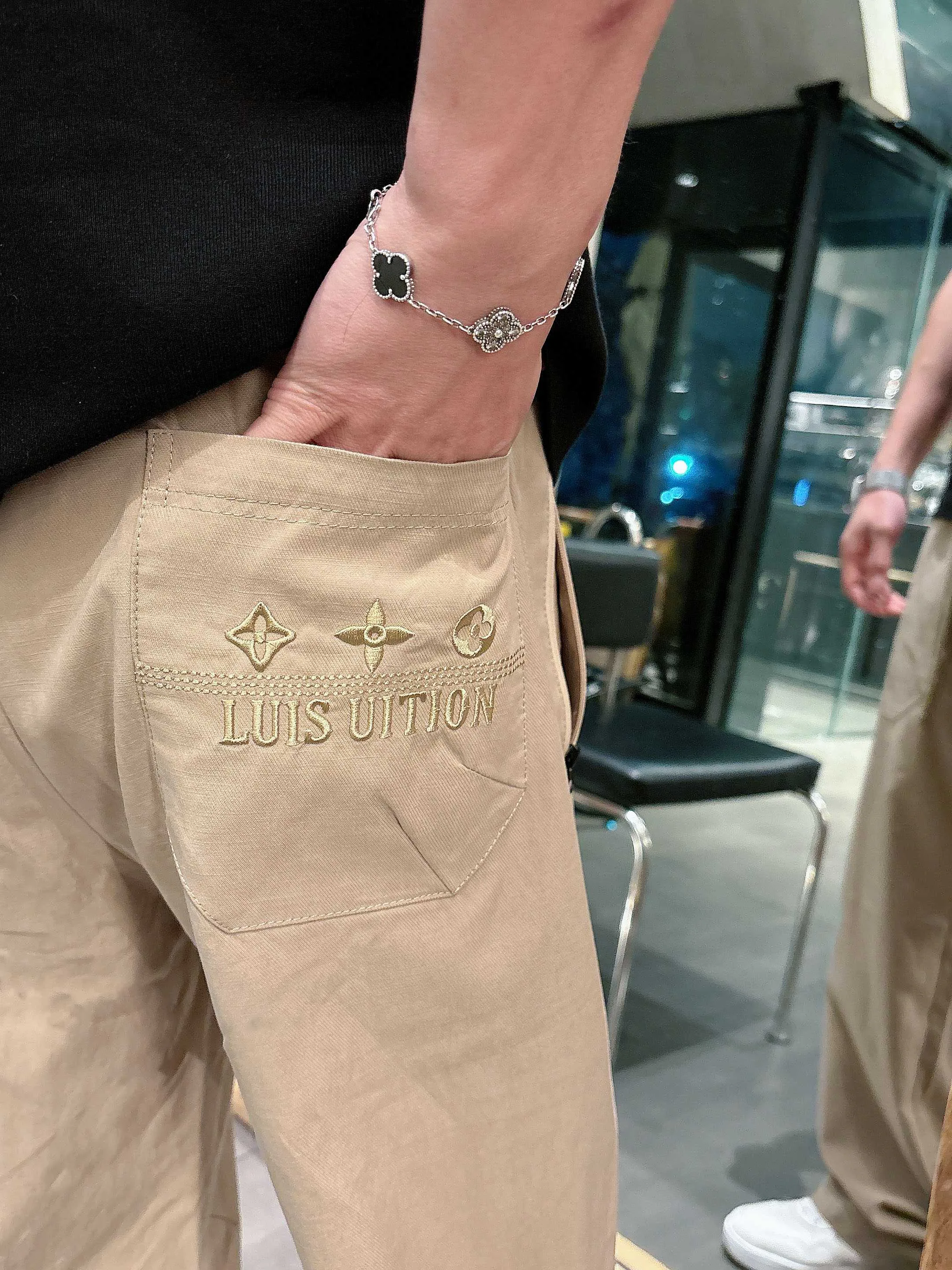 Брюки Мужские Louis Vuitton 13381217