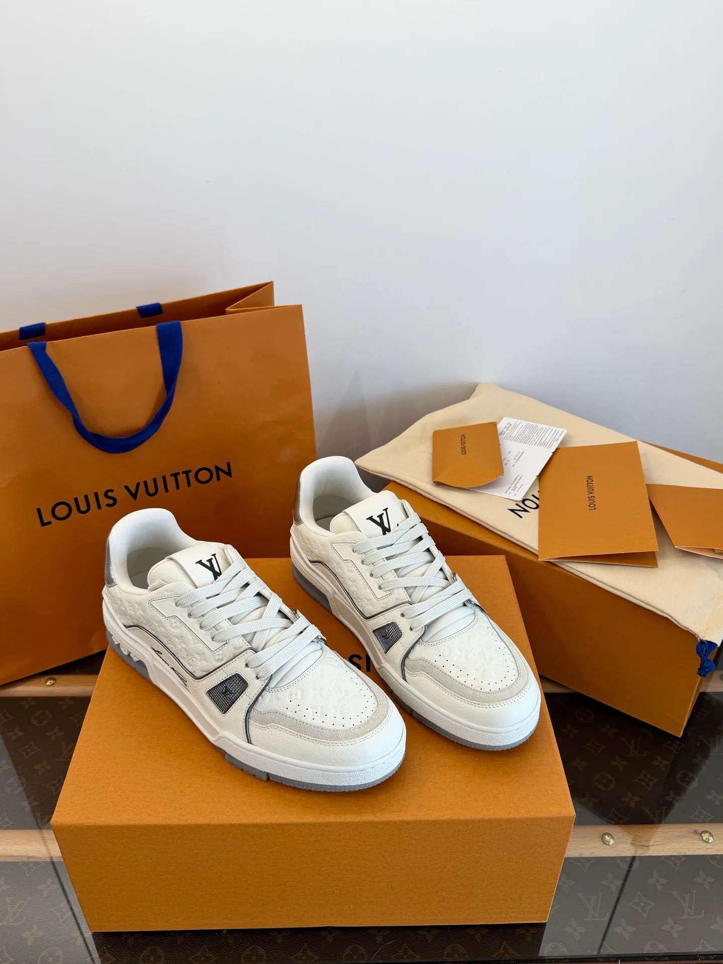 Кроссовки Женские Louis Vuitton 18354046