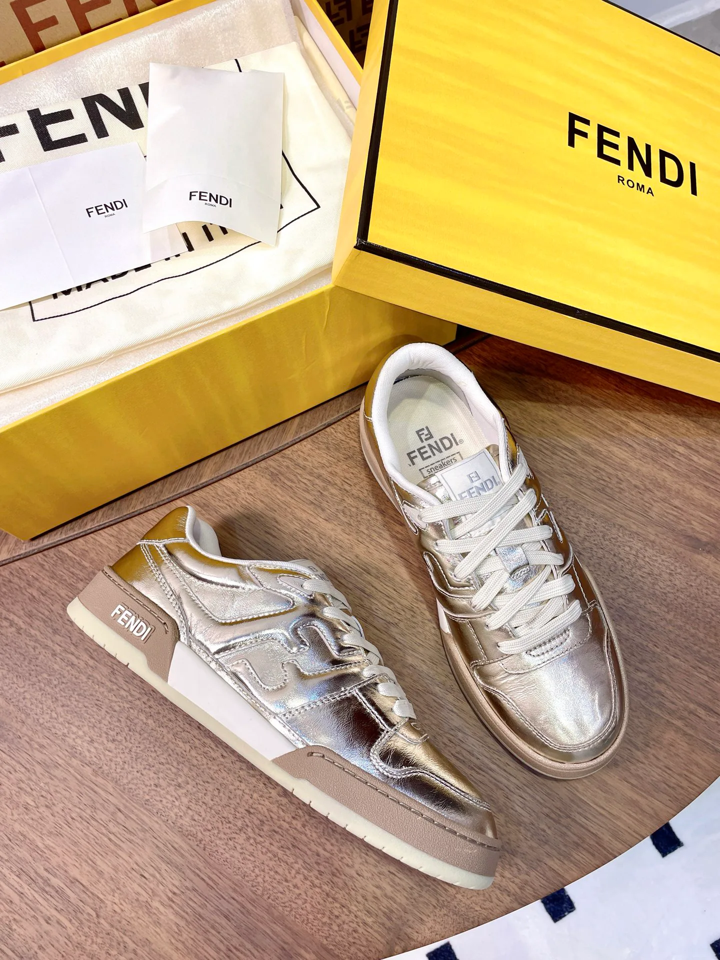Кроссовки Женские Fendi 17957327