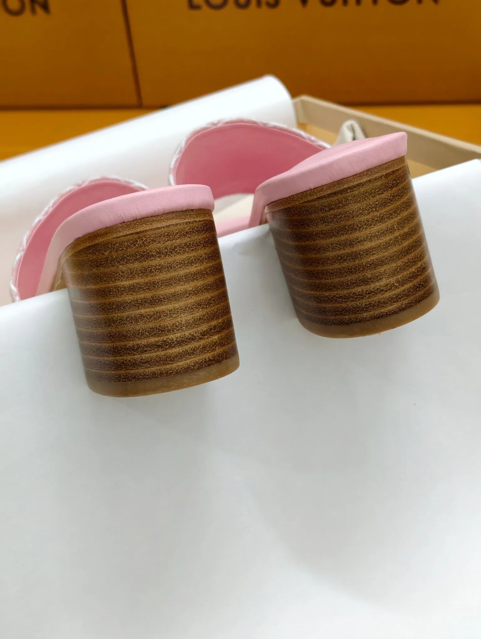 Босоножки Женские Louis Vuitton 10236800