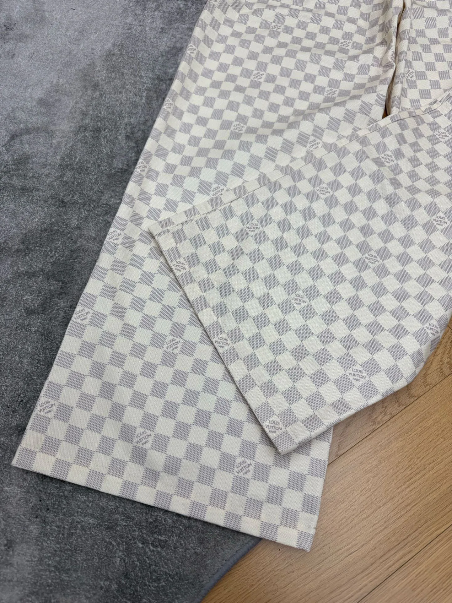 Брюки Женские Louis Vuitton 18348266