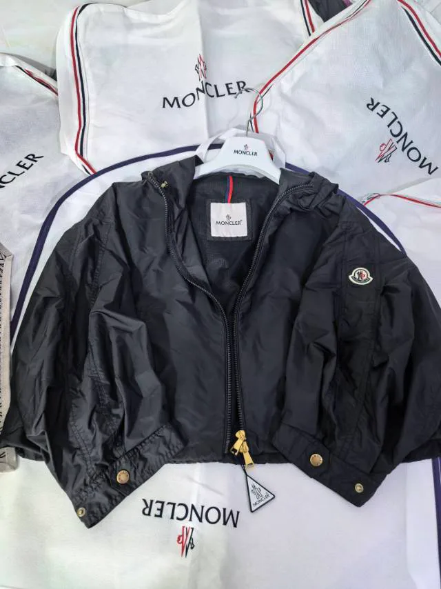 Куртки И Пуховики Женские Moncler 29920