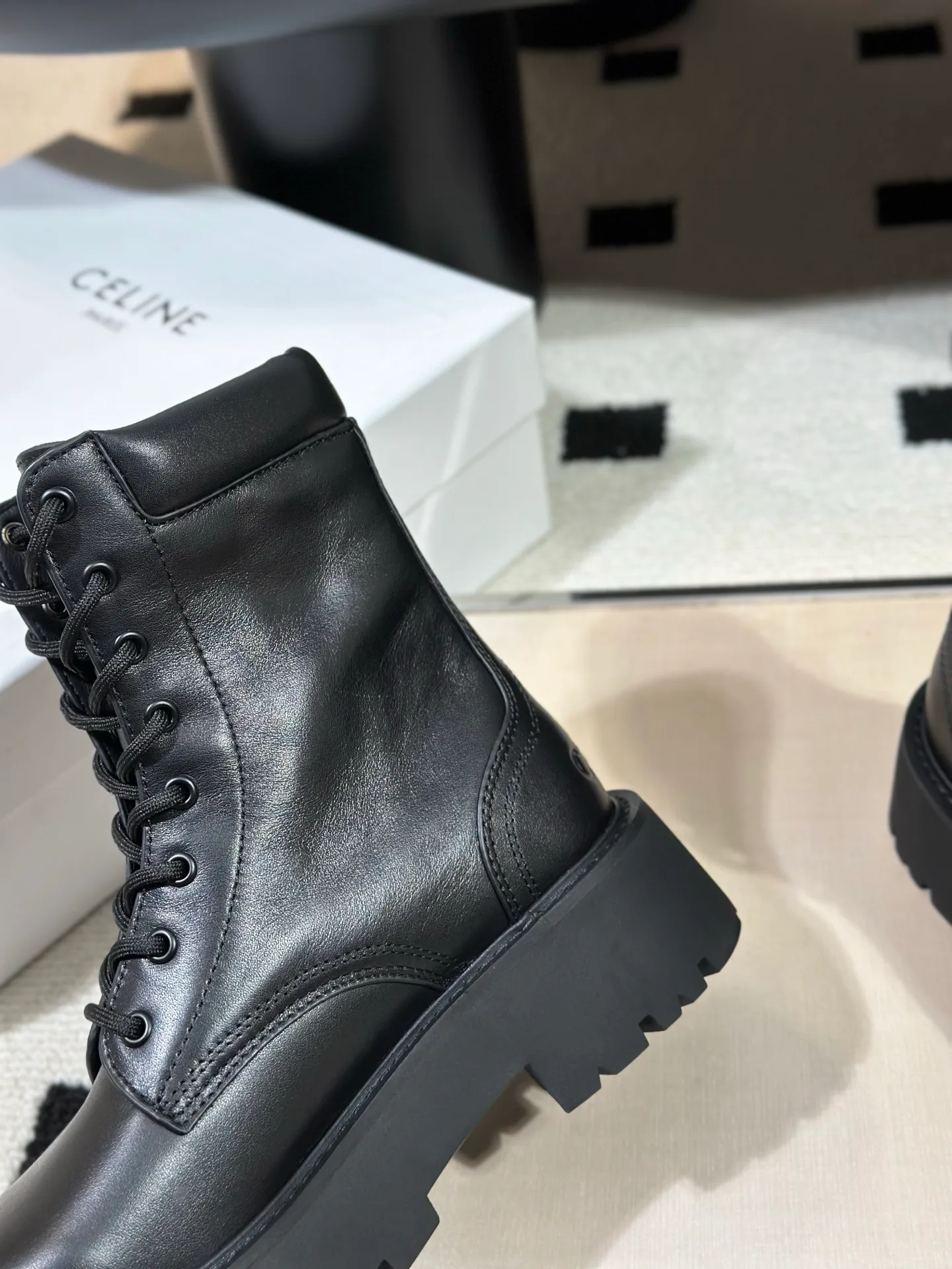 Ботинки Женские Celine 18041649