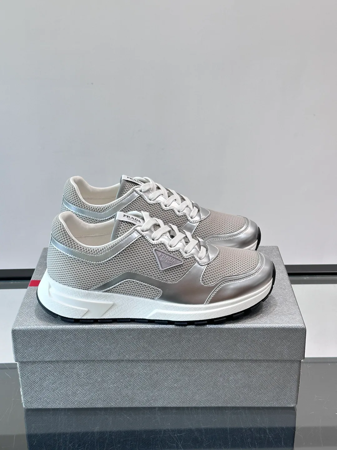 Кроссовки Женские Prada 17349410
