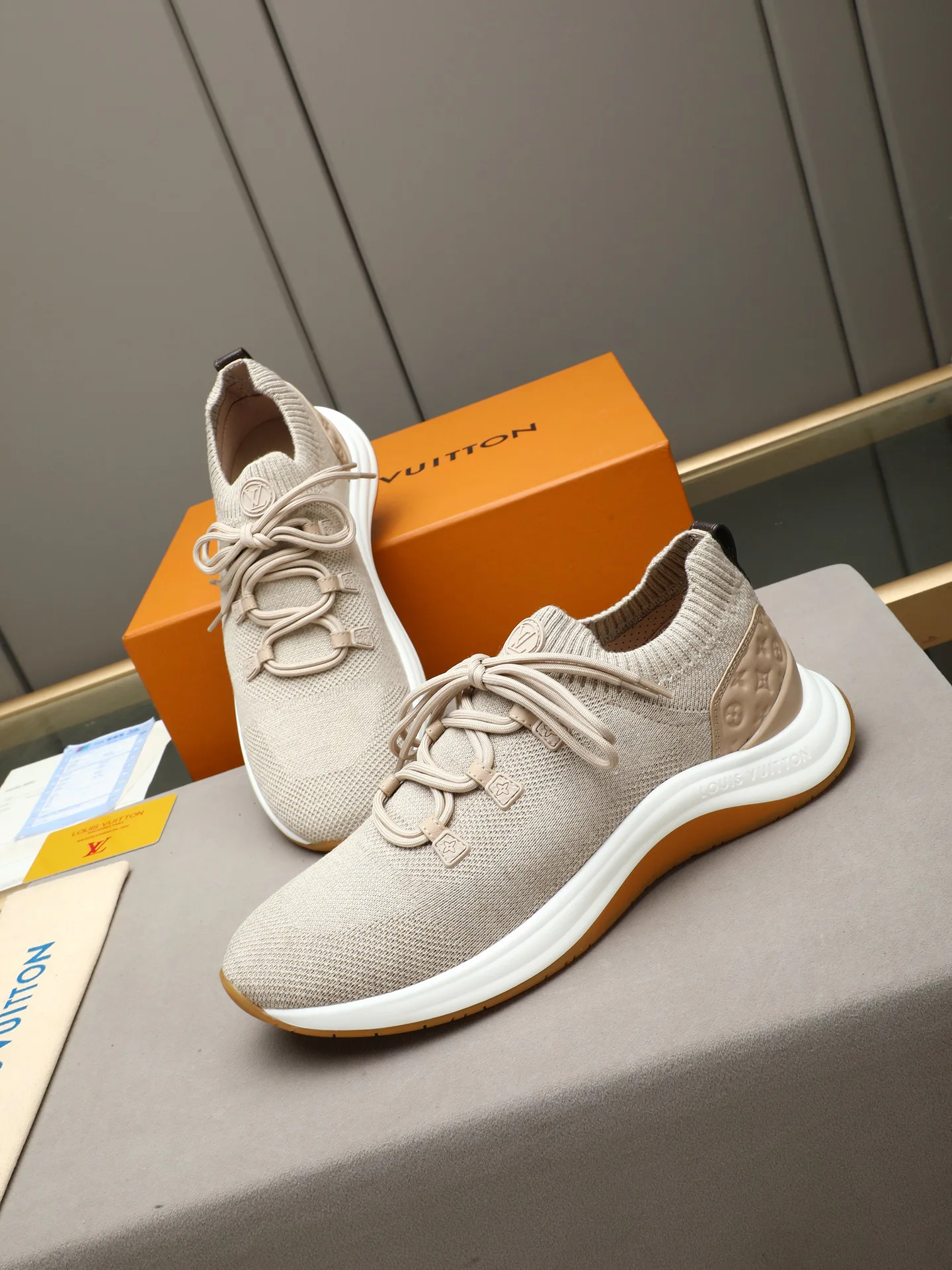 Кроссовки Женские Louis Vuitton 17947267