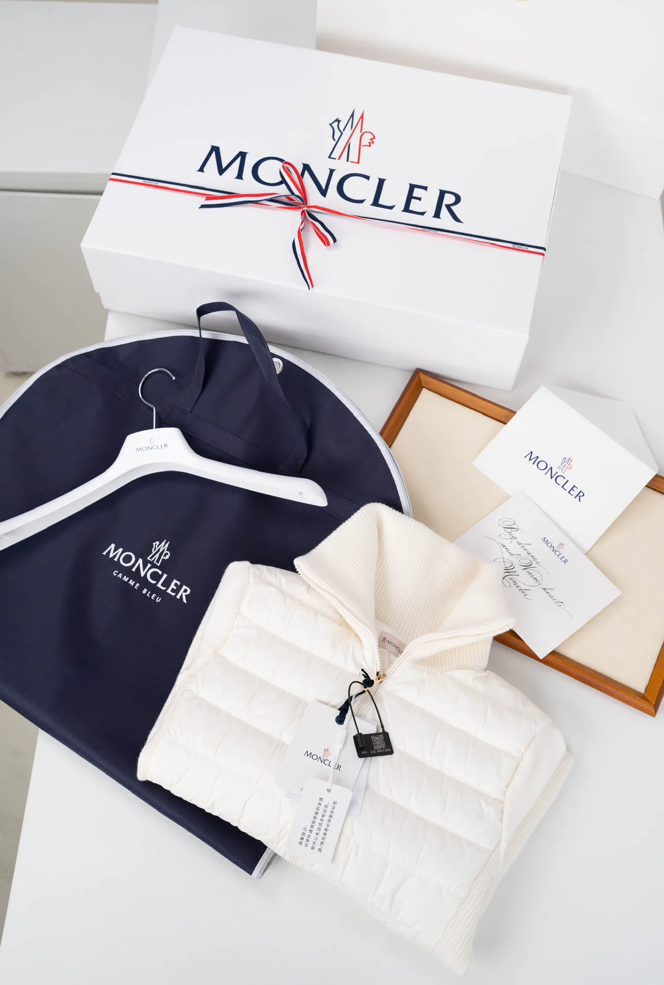 Куртки И Пуховики Женские Moncler 18510345