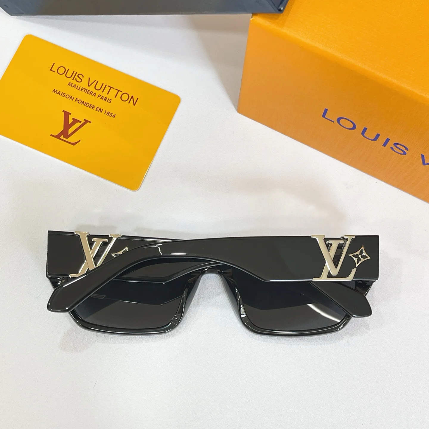 Очки Louis Vuitton 17495877