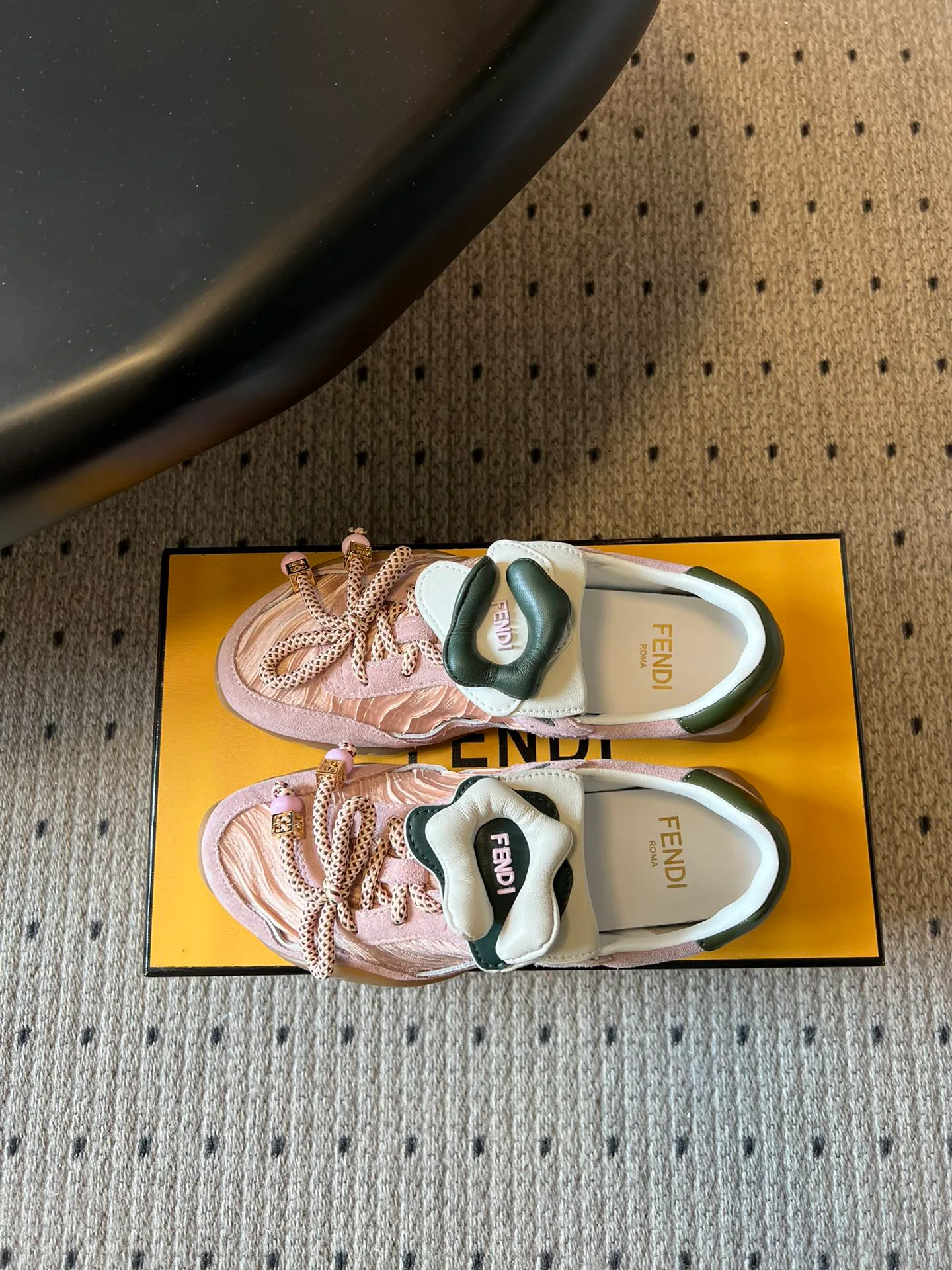 Кроссовки Женские Fendi 11685369